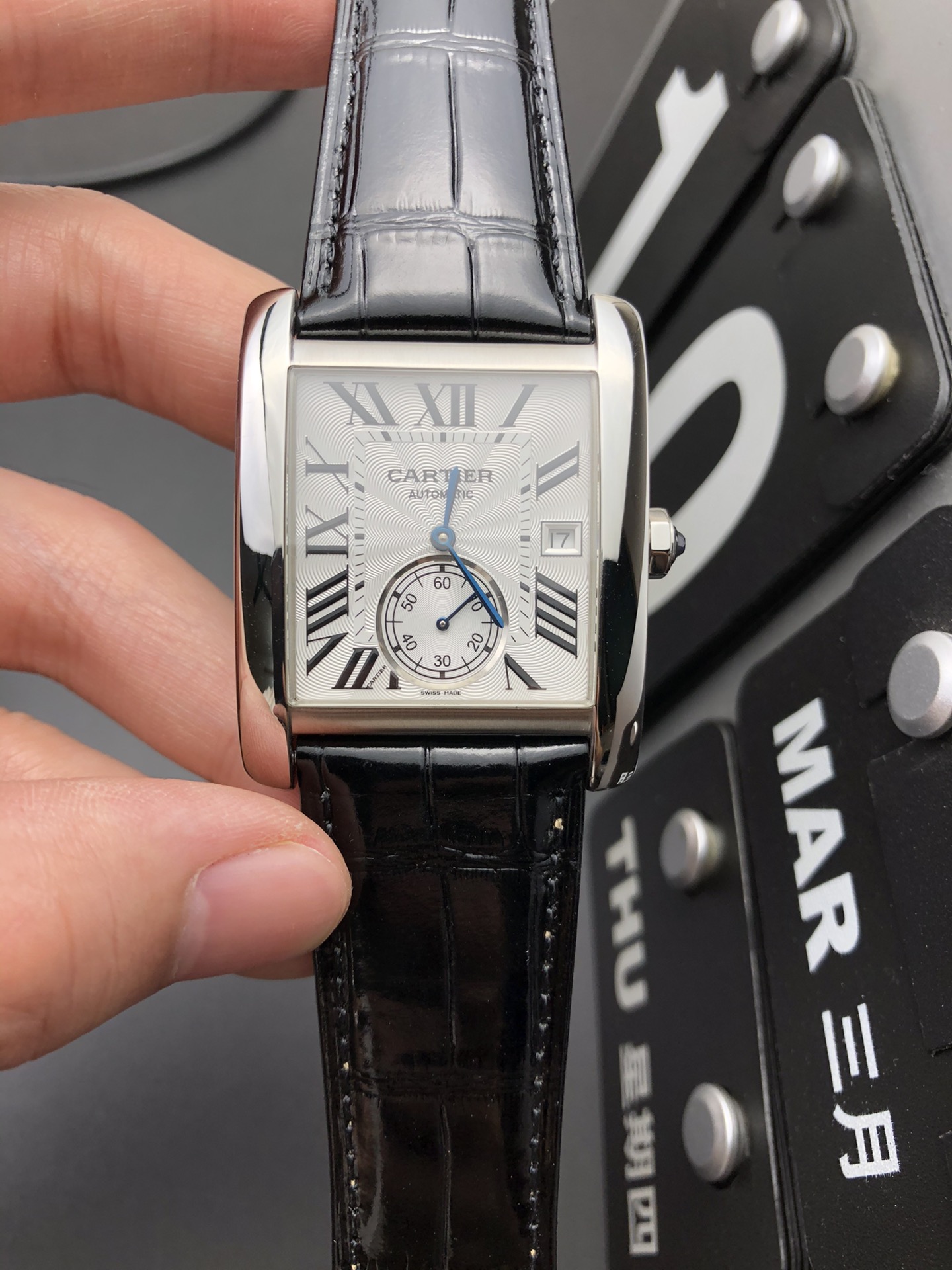 Cartier 卡地亚两针半