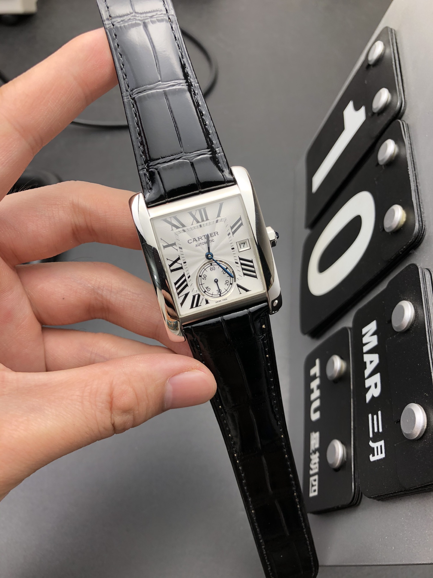 Cartier 卡地亚两针半