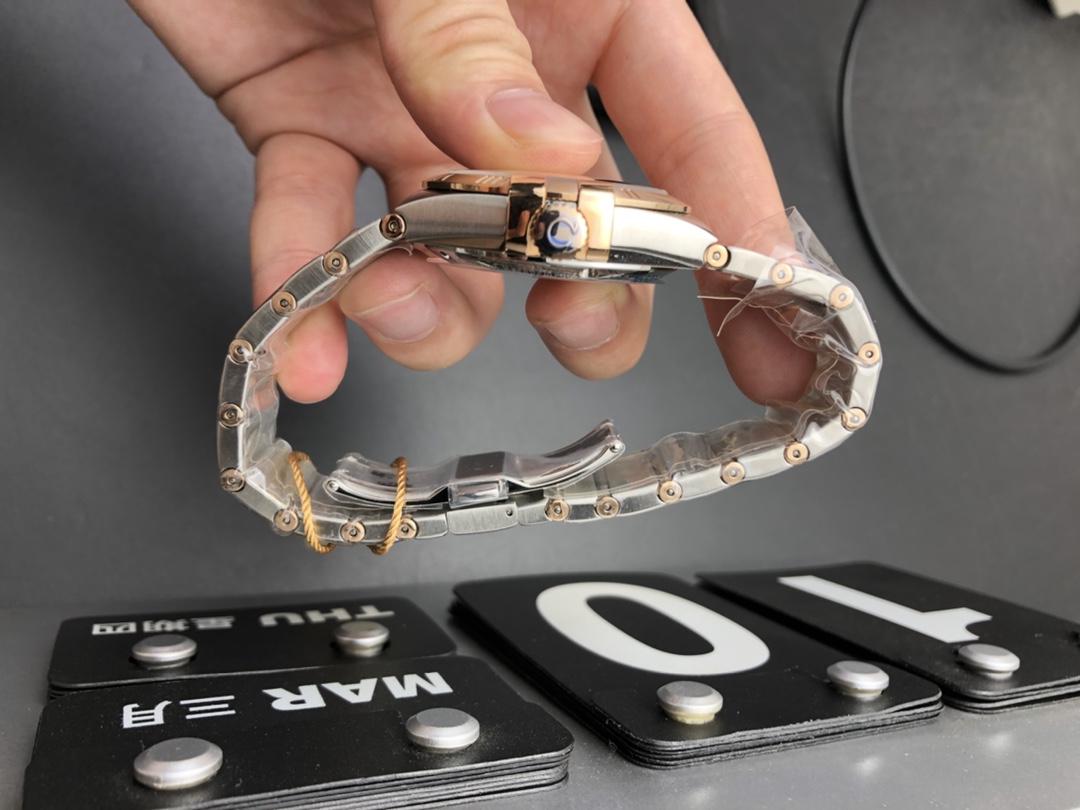 Omega 间金星座