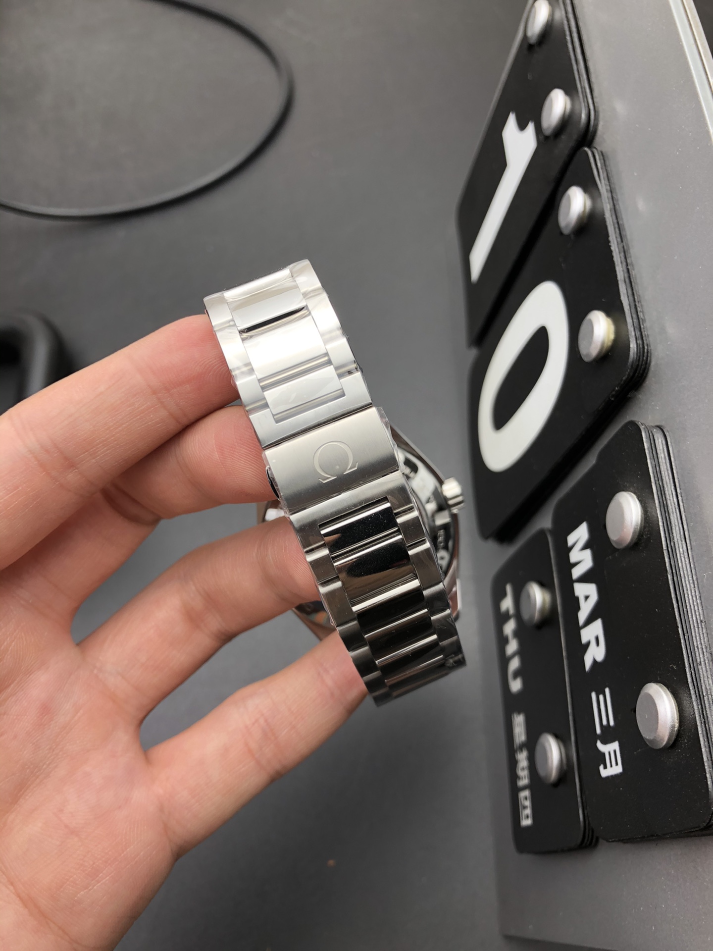 Omega 海马150GMT