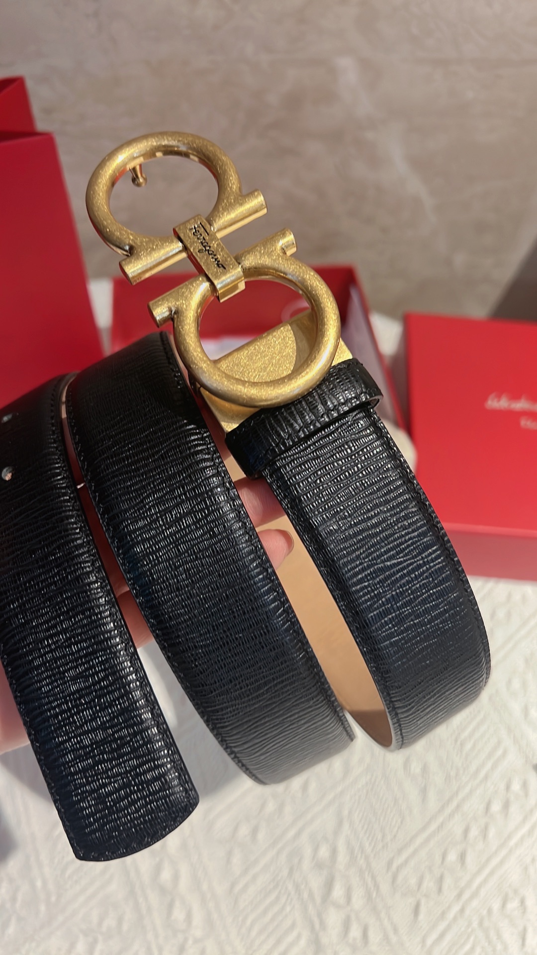 Ferragamo菲拉格慕    头层牛皮再配上精致专柜版型复古金属扣男士3.5cm腰带
