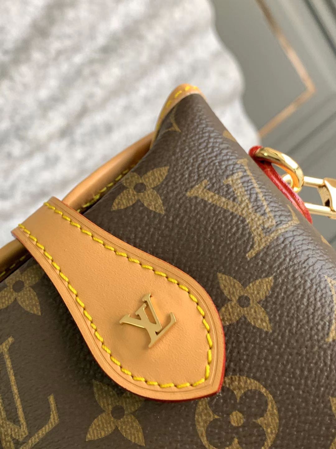 High-quality real shots of the 2022 latest Fold Me Mini Pouch - Bag 4