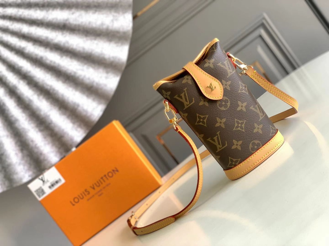 High-quality real shots of the 2022 latest Fold Me Mini Pouch - Bag