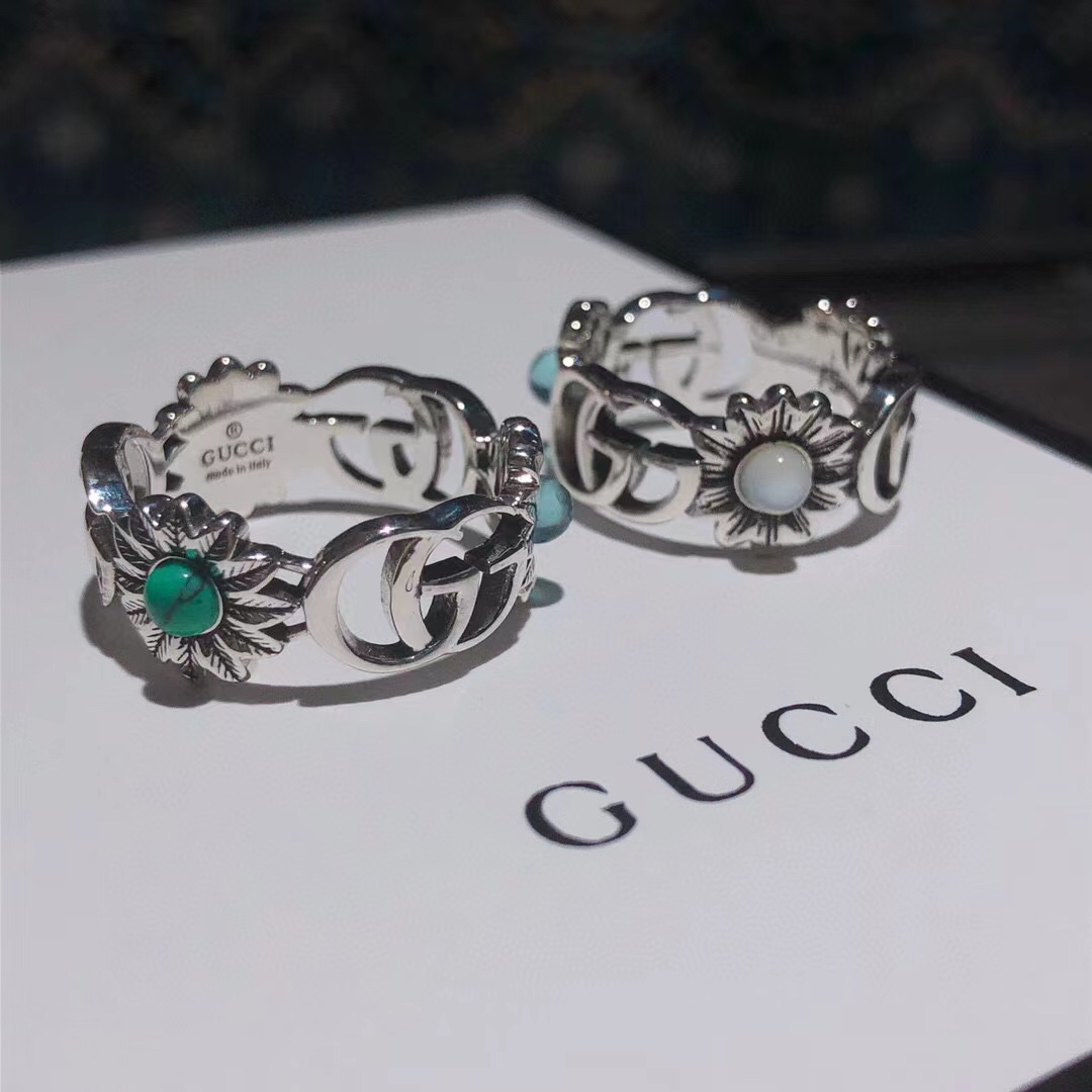 NO:360156,G u c i Flower daisy ring This year's hot element of little daisy, fashion experts are stocking up everyday~ Styles that are in love at first glance are the drama queen king, Gucci ring, gucci, ring19860909G u c c i 花朵小雏菊戒指 今年大热元素小雏菊 时尚达人日常备货～ 一眼钟情的款式 上身就是戏精王,古驰戒指,gucci,ring,Jewelry