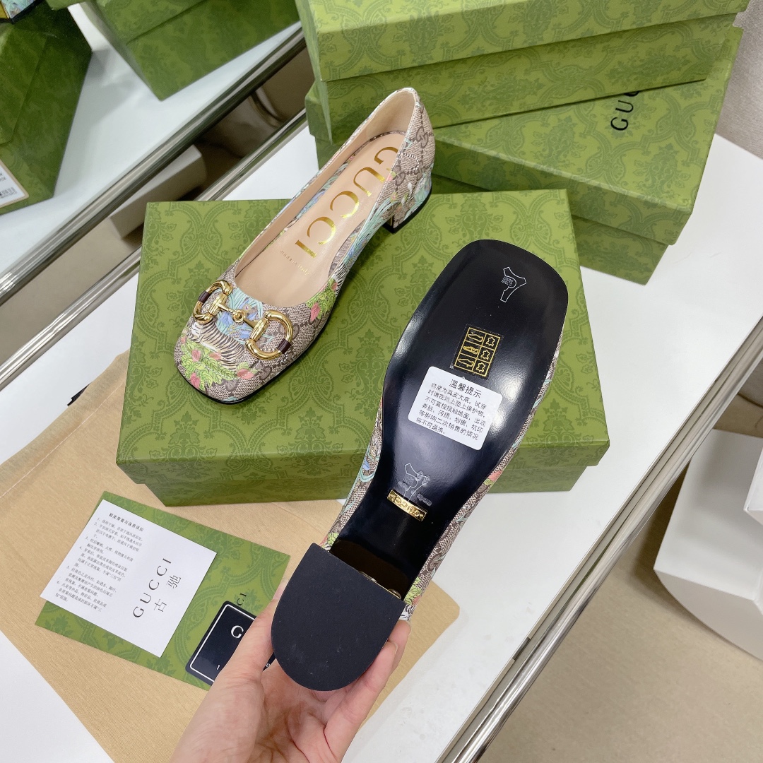 ____ en el nuevo ____GUCCI Gucci / Gucci boutique de gama alta 2021 principios de la primavera nueva
