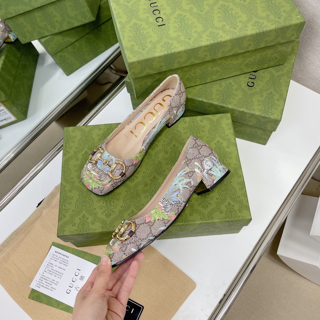 ____ en el nuevo ____GUCCI Gucci / Gucci boutique de gama alta 2021 principios de la primavera nueva