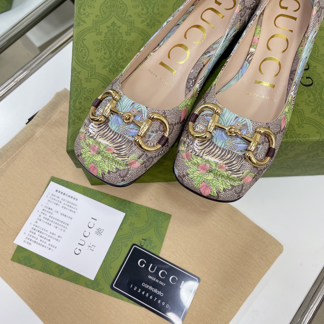 ____ en el nuevo ____GUCCI Gucci / Gucci boutique de gama alta 2021 principios de la primavera nueva