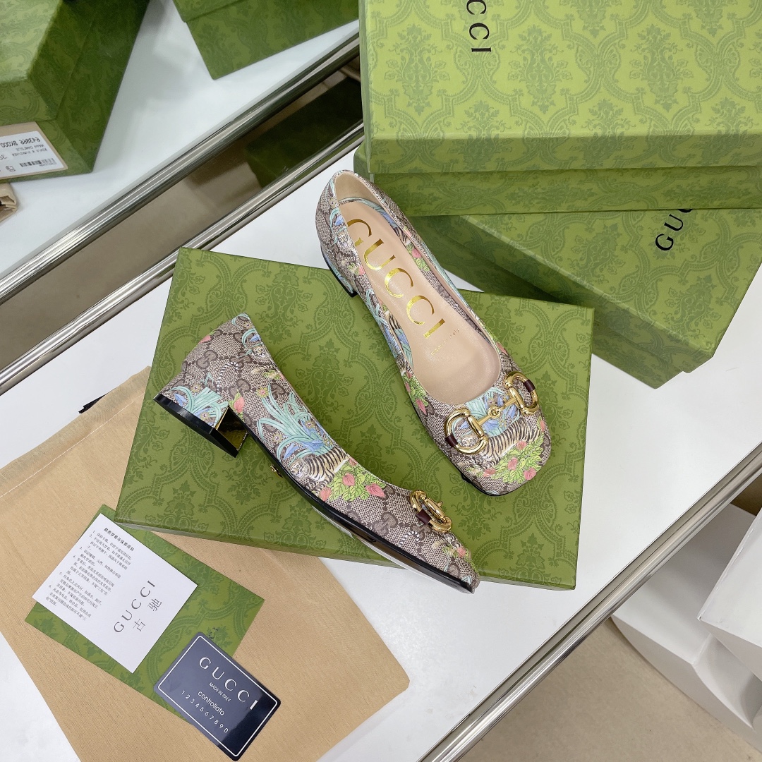 ____ en el nuevo ____GUCCI Gucci / Gucci boutique de gama alta 2021 principios de la primavera nueva