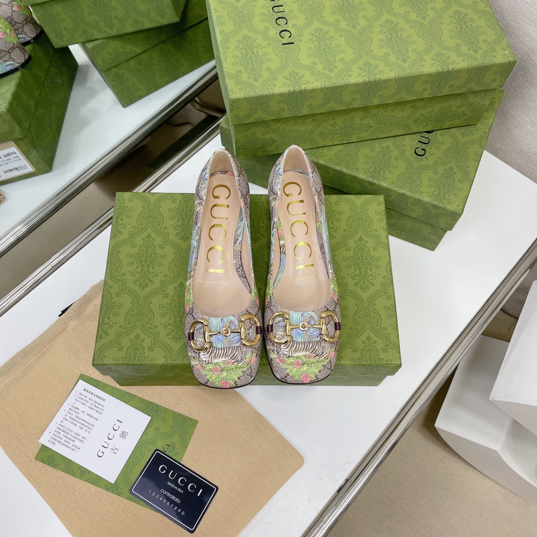 ____ en el nuevo ____GUCCI Gucci / Gucci boutique de gama alta 2021 principios de la primavera nueva