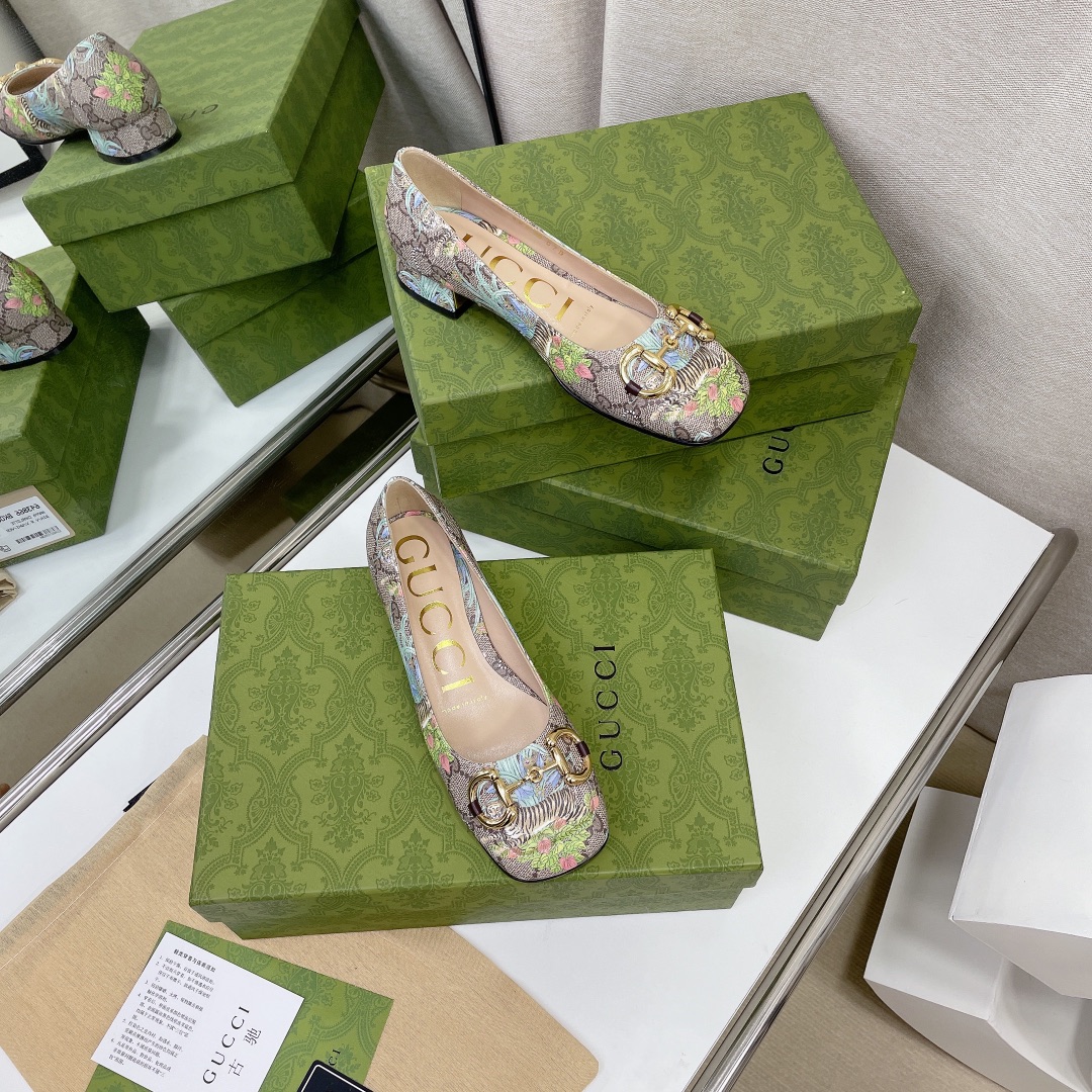 ____ en el nuevo ____GUCCI Gucci / Gucci boutique de gama alta 2021 principios de la primavera nueva