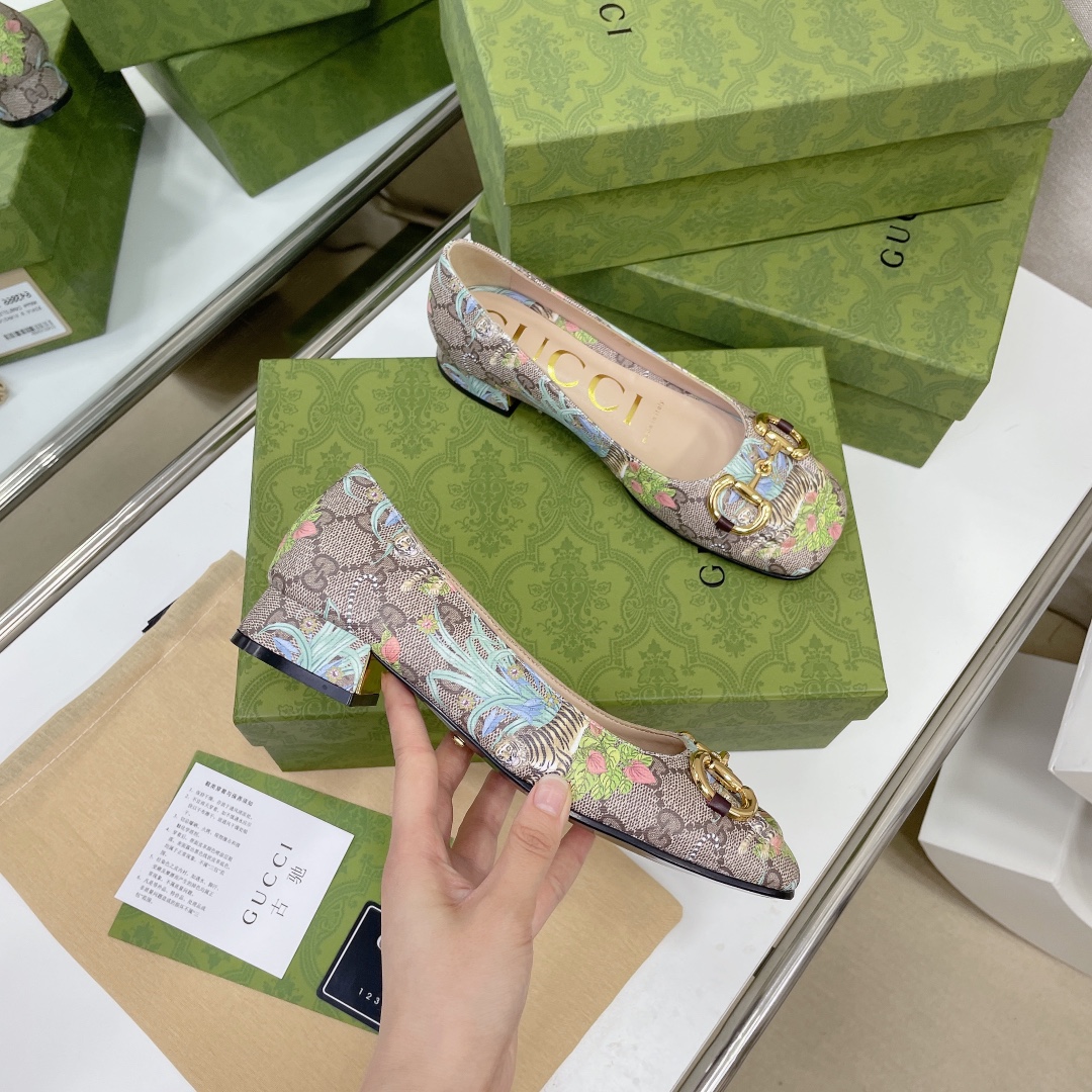 ____ en el nuevo ____GUCCI Gucci / Gucci boutique de gama alta 2021 principios de la primavera nueva