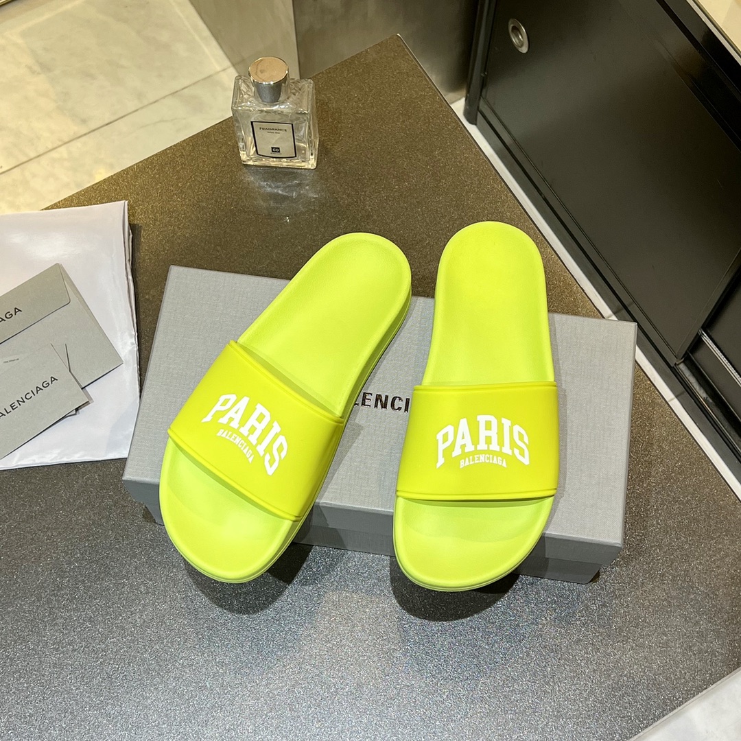 爆款现货秒拿🎉🎉🎉
【 BALENCIAGA】巴黎世家2022夏季新品、拖鞋式凉鞋。爆款现货发售🎉🎉原版购入开模，原版一致大底私模开版，鞋面原版TPU+内里布开模！一字带特别包脚舒适，松口和勒脚都不会有！脚感舒适升级版PU发泡脚床 ，记忆回弹所有的材质与工艺原版100%一致！
顶级豪华全套包装
码数：35一45
