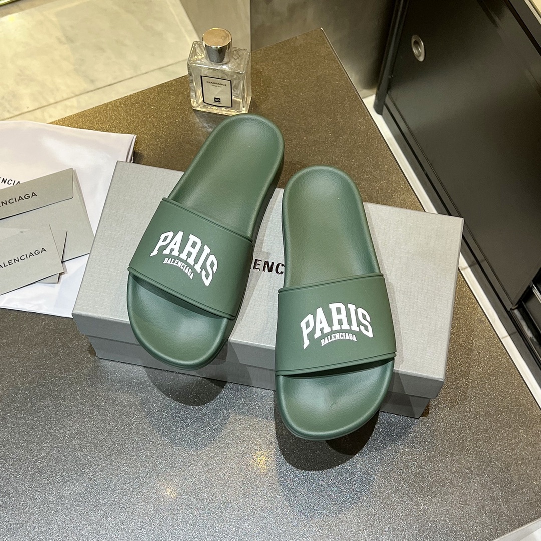 爆款现货秒拿🎉🎉🎉
【 BALENCIAGA】巴黎世家2022夏季新品、拖鞋式凉鞋。爆款现货发售🎉🎉原版购入开模，原版一致大底私模开版，鞋面原版TPU+内里布开模！一字带特别包脚舒适，松口和勒脚都不会有！脚感舒适升级版PU发泡脚床 ，记忆回弹所有的材质与工艺原版100%一致！
顶级豪华全套包装
码数：35一45
