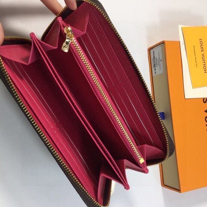 Leather zipper wallet capacity