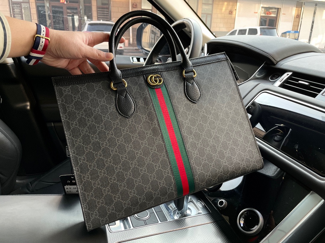 K5 高端货 “ Gucci 古奇  ”公文包 顶级进口原厂超高清五金logo标志、专用里内里。 超顺滑拉链、油边超平滑、拉链暗袋 做工精致每个细节到位男人必备款。 N规格39/29/6。P285