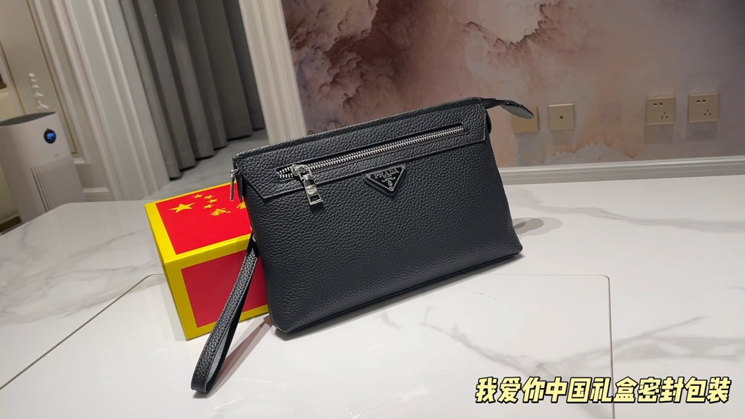 K5 高端100%头层纯牛皮商务手拿包 原版五金配件 帆布内里整包全皮附带暗兜 六卡位 更加结实耐磨 简洁大方 送礼自留皆首选规格：28-18-3cm 男人用的包品质决定品味跨境及直播电商网红供应 量大来谈 各种男女包订制我爱你中国礼盒包装”},”user_icon”:”https://xcimg.szwego.com/1550677588_4123418971_0_160