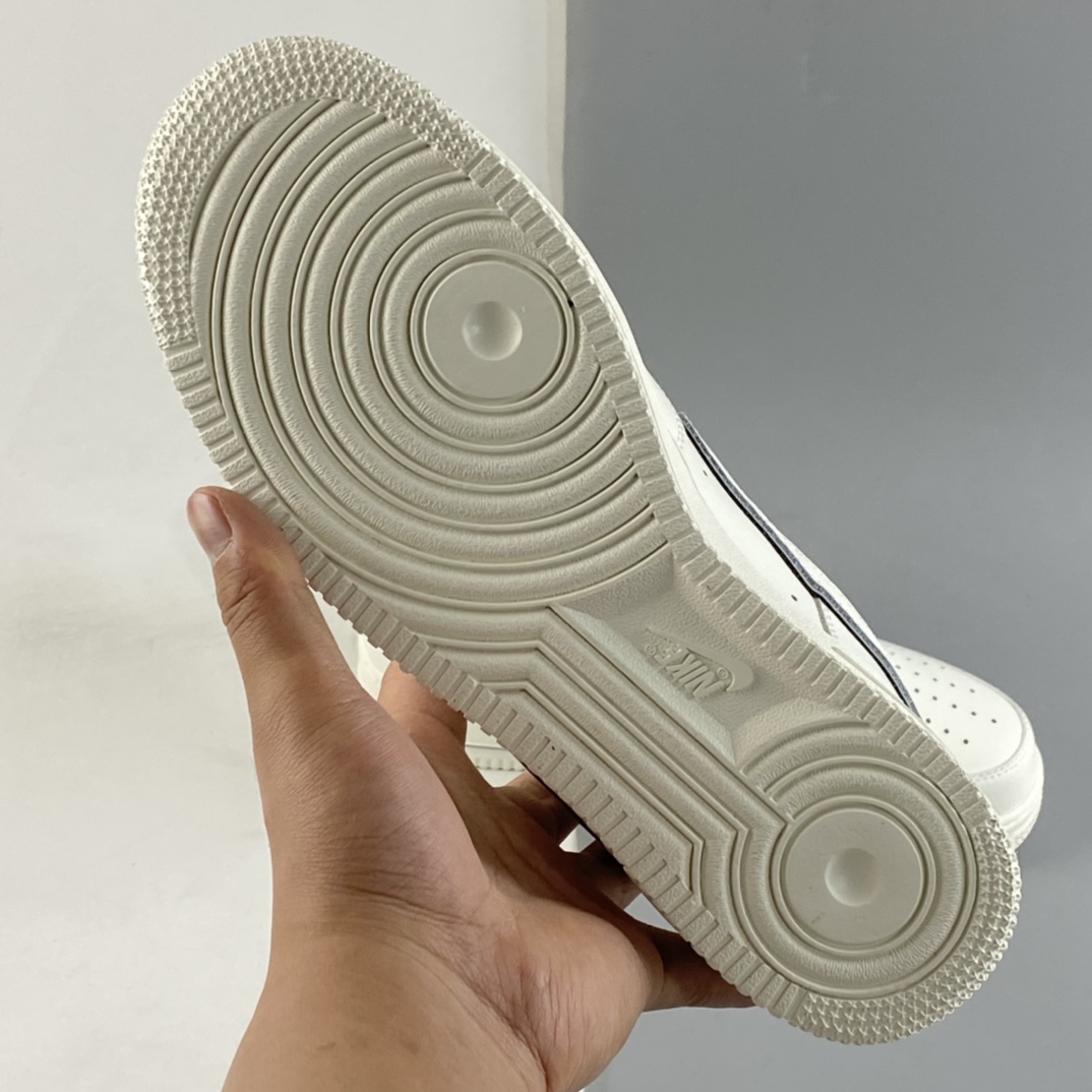 P240 Kith x NIKE Air Force 1’07 Low “米白银”纽约限定满天星板鞋 NY2022-017-莆田鞋,莆田鞋货源,高仿鞋,高仿鞋货源,安福档口,莆田高仿鞋,莆田鞋批发,高仿鞋批发,莆田高仿运动鞋,高仿运动鞋,莆田运动鞋 P240 Kith x NIKE Air Force 1’07 Low “米白银”纽约限定满天星板鞋 NY2022-017