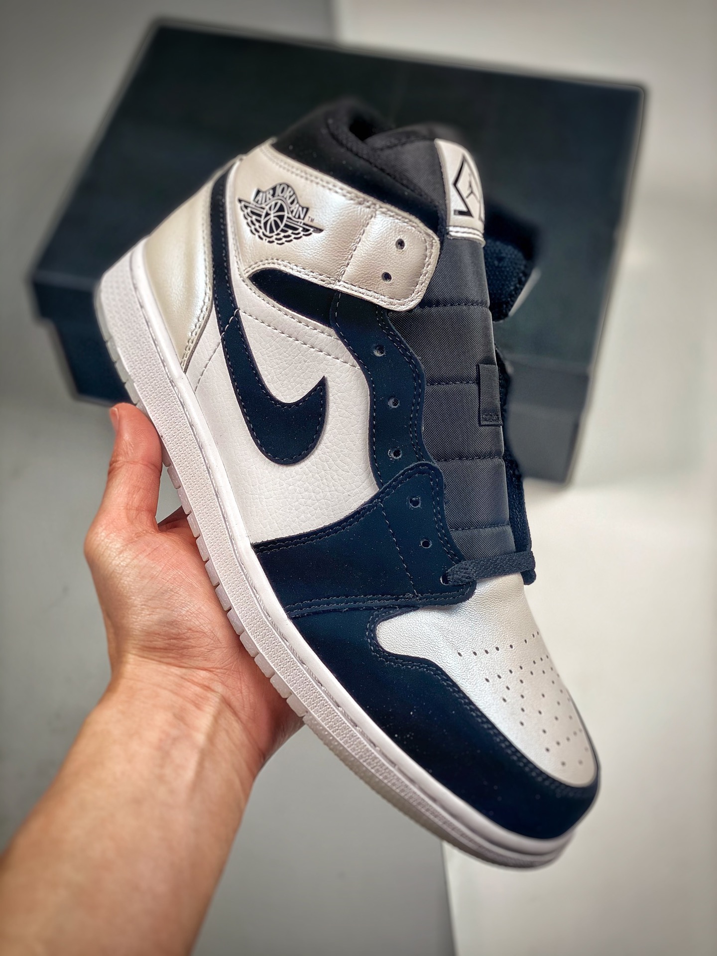 Air Jordan 1 Mid blanco y negro panda, serie de caña media, nuevo lote, suela original con molde original, cuero person…