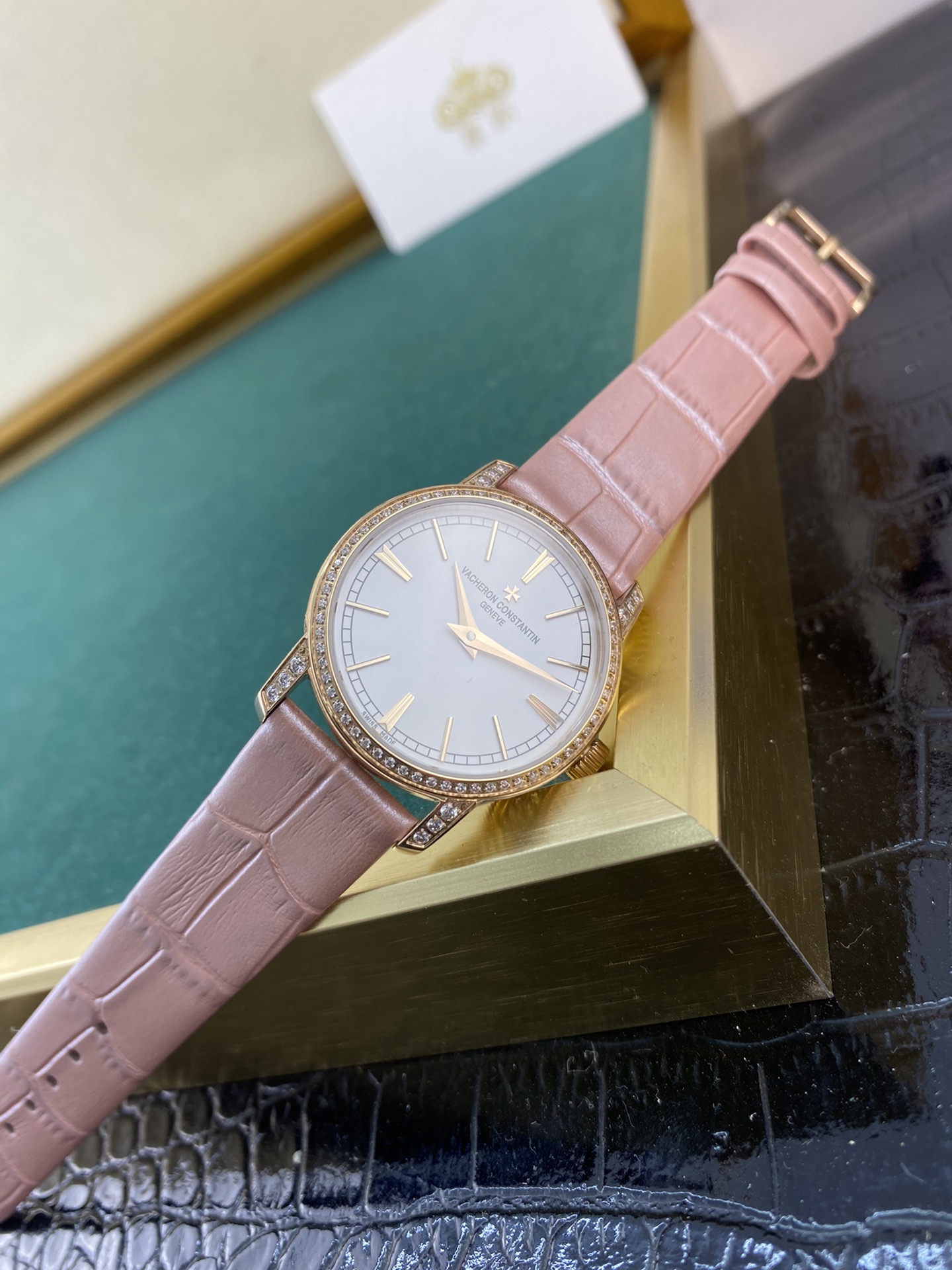 Vacheron Constantin 皇家 江诗丹顿传袭系列女款，属于风华绰灼的你