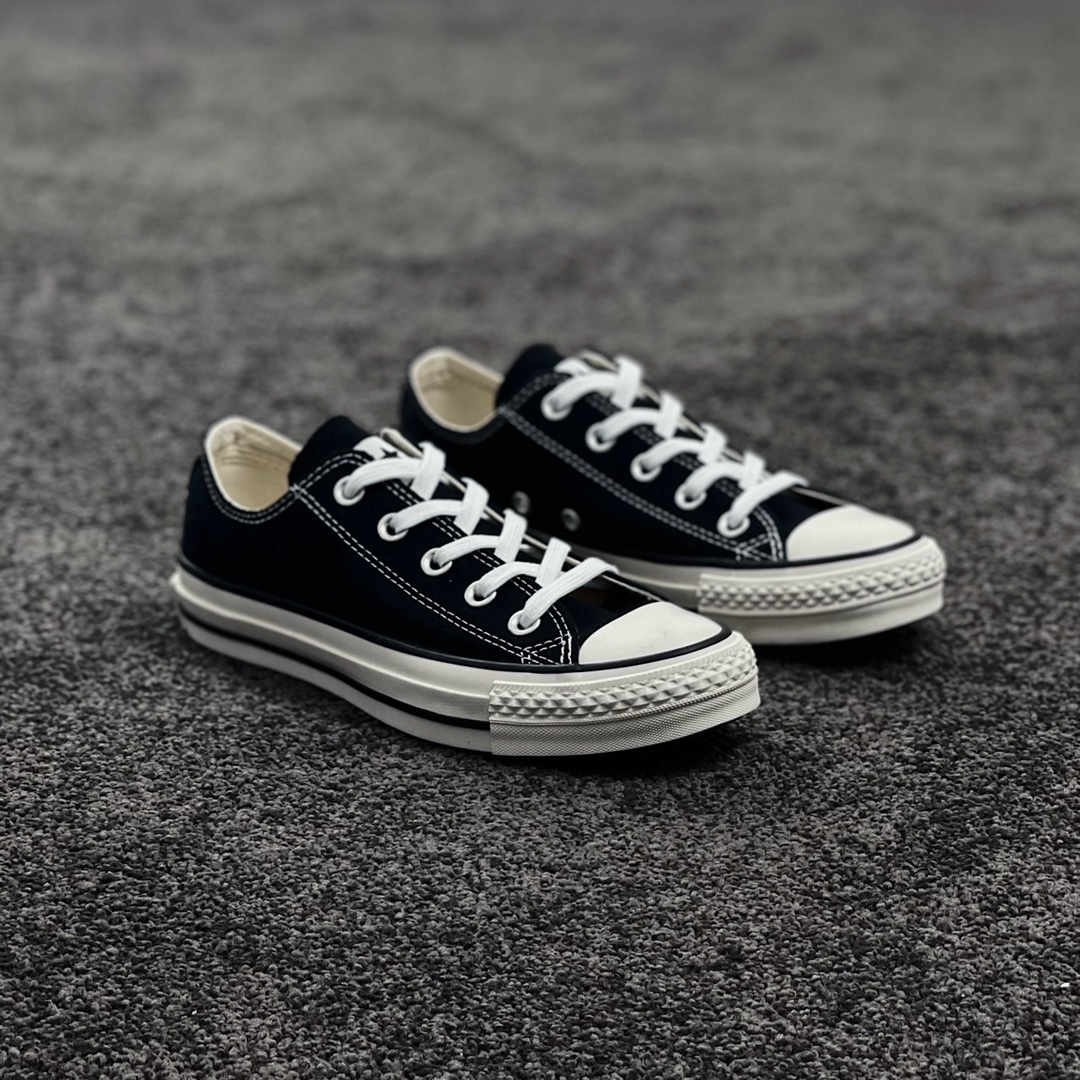 G0 原版开模日版Converse All Star J 19 F5 s日产开模大底加粗水线 鞋内侧烫印红蓝标 后跟标印有Made In Japan字样 修长鞋型彰显秀气 脚感舒适 做工细腻双层布围条 原厂硫化工艺