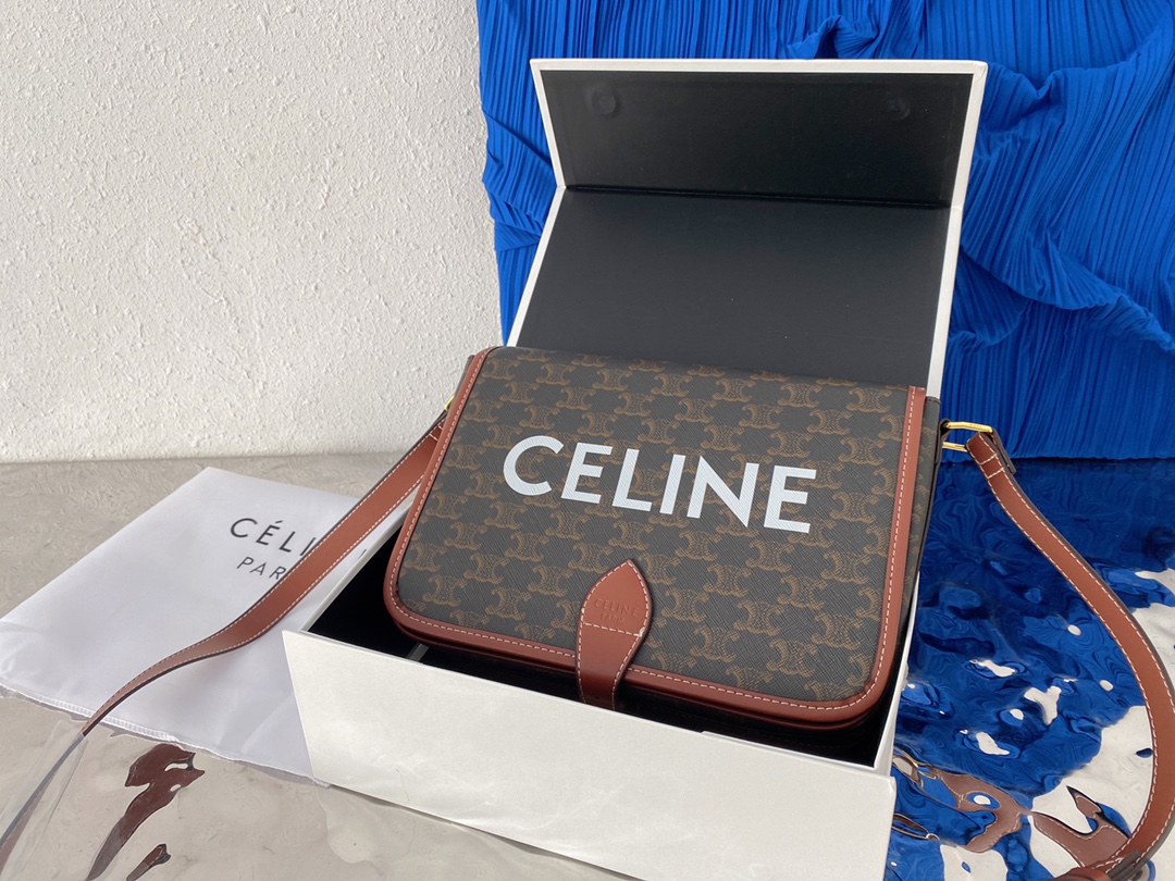 J0  Celine  赛琳  Folco Triom男女通用斜挎包 采用精湛镶嵌细工，实物拍摄 原厂原版面料 配送小票防尘袋 折叠礼盒 21 x 27 cm。