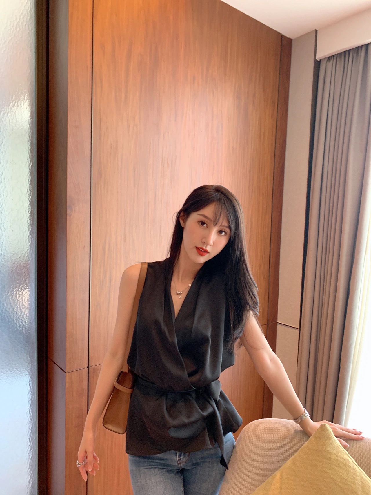 Ysl 𝑴𝒂𝒏𝒉𝒂𝒕𝒕𝒂𝒏 29CM曼哈顿法棍包 579271焦糖色牙签纹金扣