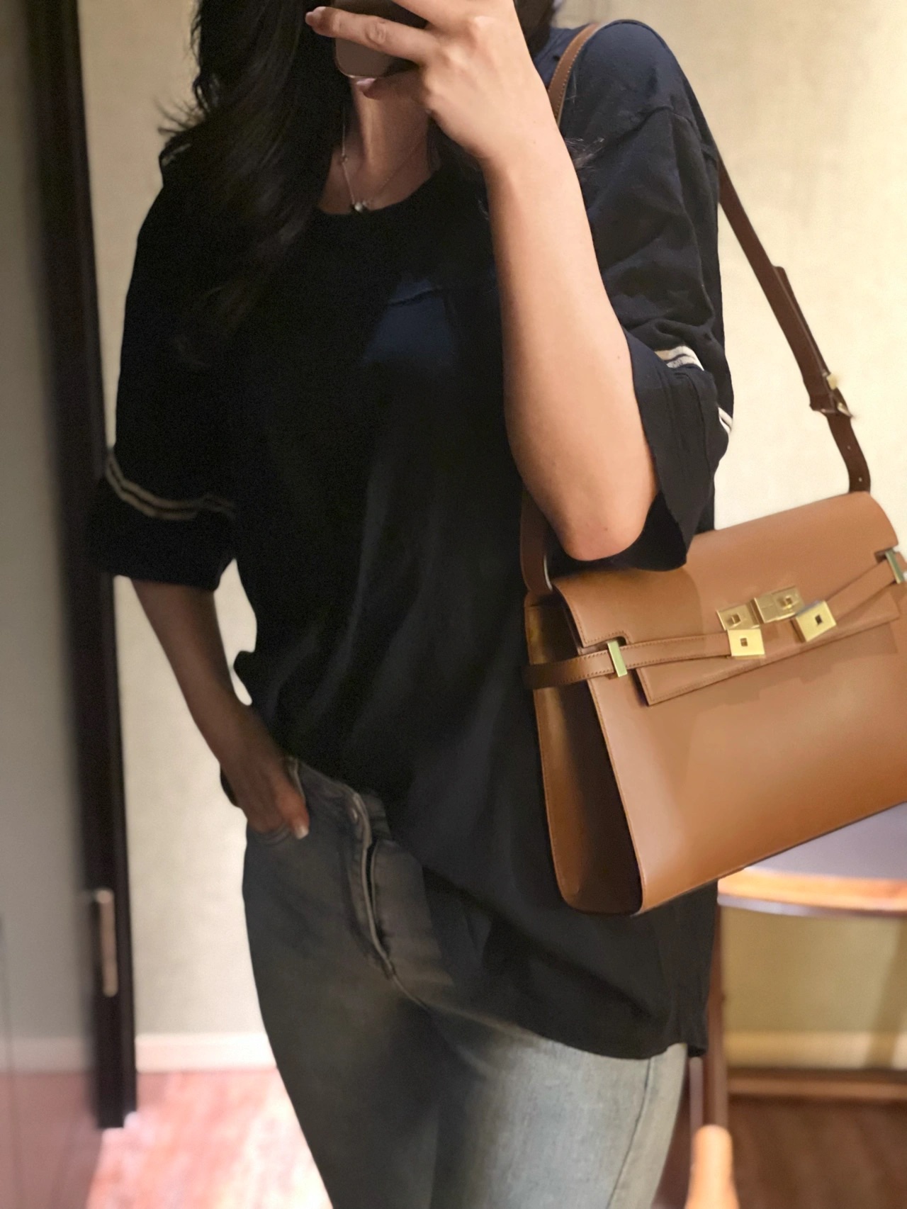 Ysl 𝑴𝒂𝒏𝒉𝒂𝒕𝒕𝒂𝒏 29CM曼哈顿法棍包 579271焦糖色牙签纹金扣