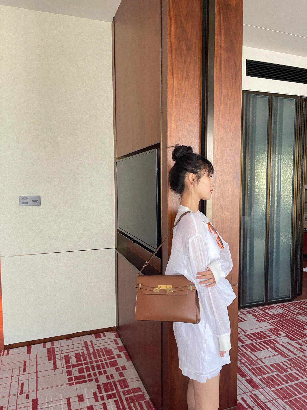 Ysl 𝑴𝒂𝒏𝒉𝒂𝒕𝒕𝒂𝒏 29CM曼哈顿法棍包 579271焦糖色牙签纹金扣