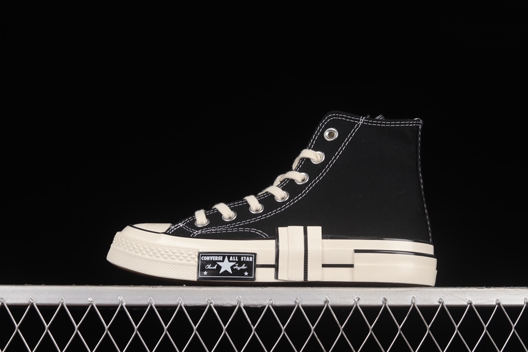 G0 Converse 1970s x Rubber Patchwork 最新橡胶解构系列高帮板鞋 AO2113C利用块状比例以及互相垂直的线条，三星标贴于更加显眼的鞋身外侧，重新演绎该结构