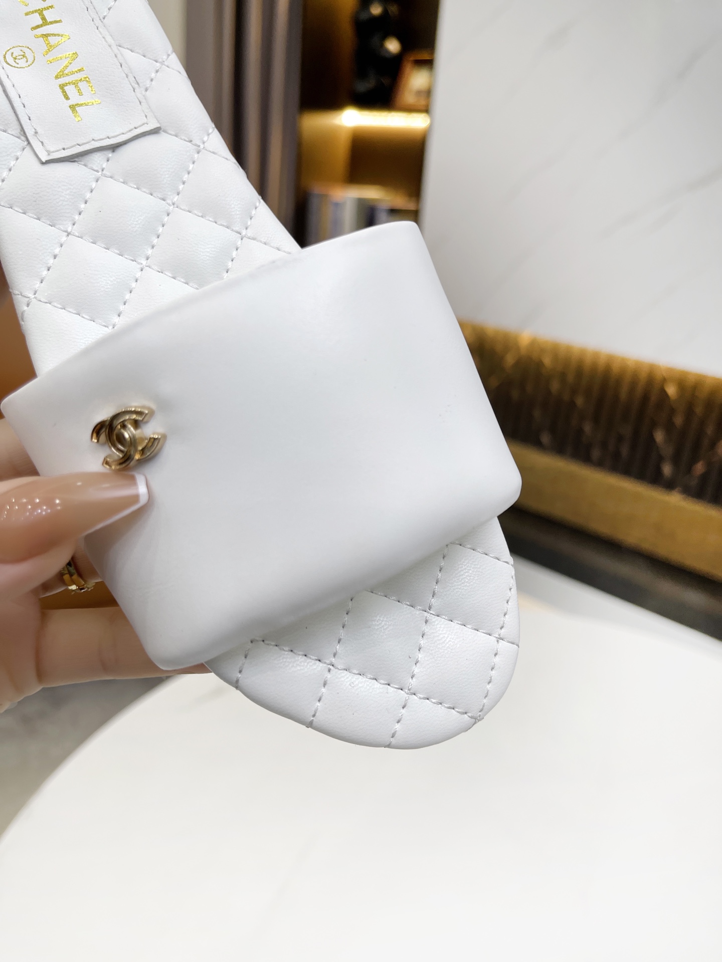 I0   Chanel 香奈儿，香2022早春 拖鞋🔥🔥 官网专柜，面料牛皮、内里绵羊皮，垫脚山羊皮，6色任选，35－42码