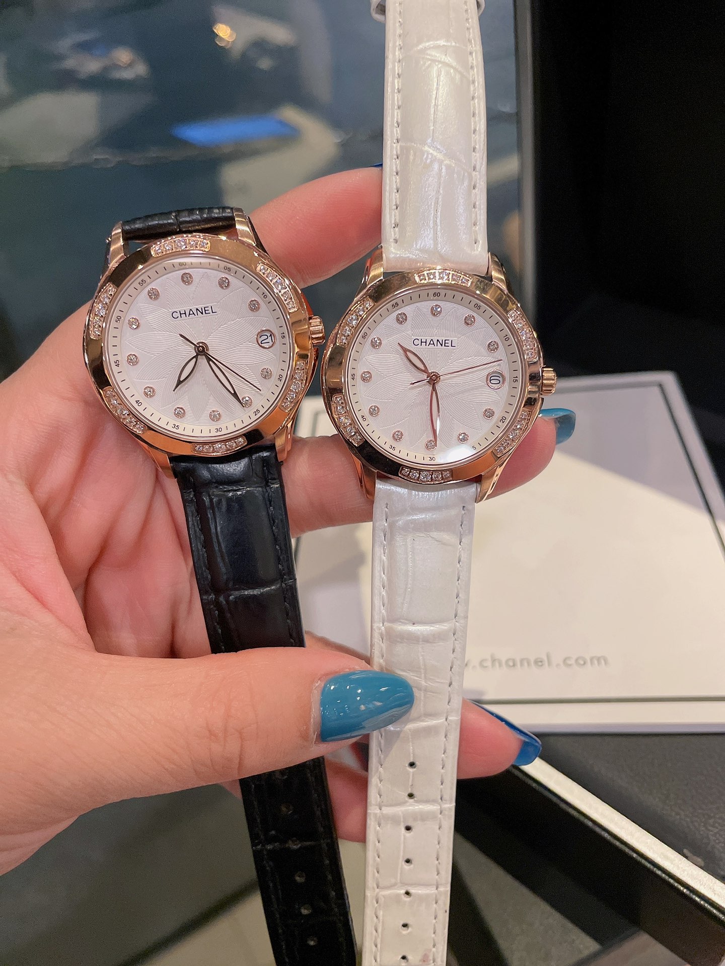 💰白460 金480🔰
热卖款！！香奈儿－CHANEL女神必备石英腕表 进口石英-3针机芯蓝宝石玻璃镜面316精钢镶钻表壳精钢结合陶瓷表带直径35mm 厚度10mm