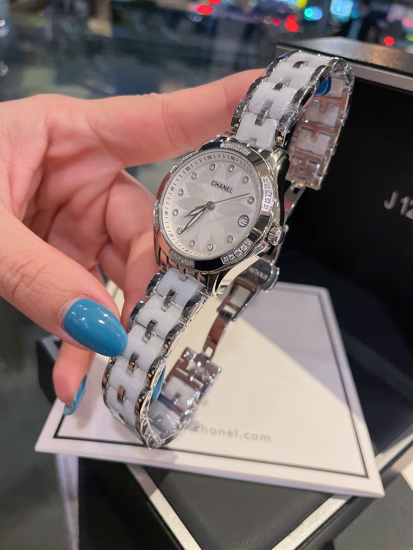 💰白460 金480🔰
热卖款！！香奈儿－CHANEL女神必备石英腕表 进口石英-3针机芯蓝宝石玻璃镜面316精钢镶钻表壳精钢结合陶瓷表带直径35mm 厚度10mm