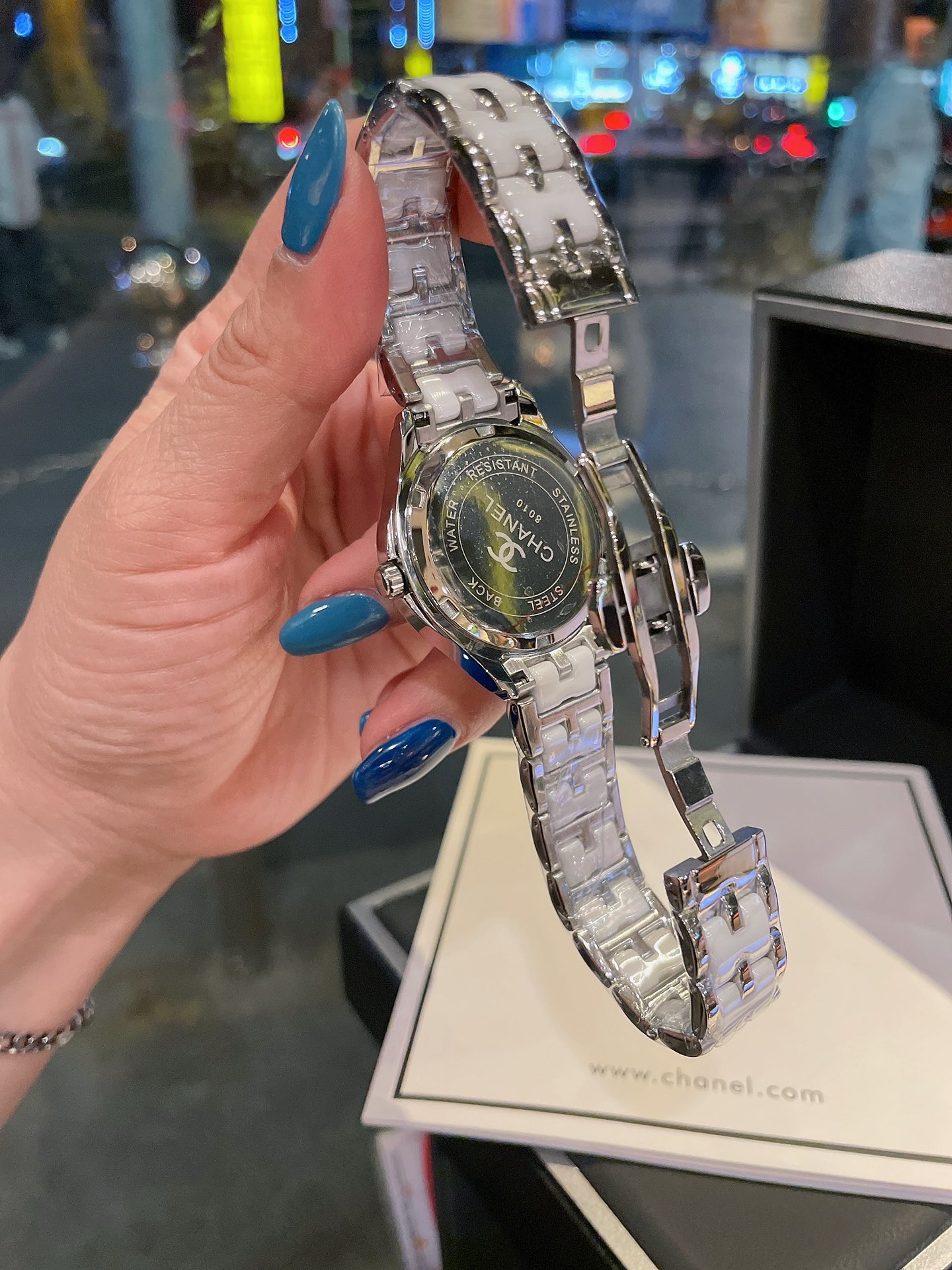💰白460 金480🔰
热卖款！！香奈儿－CHANEL女神必备石英腕表 进口石英-3针机芯蓝宝石玻璃镜面316精钢镶钻表壳精钢结合陶瓷表带直径35mm 厚度10mm