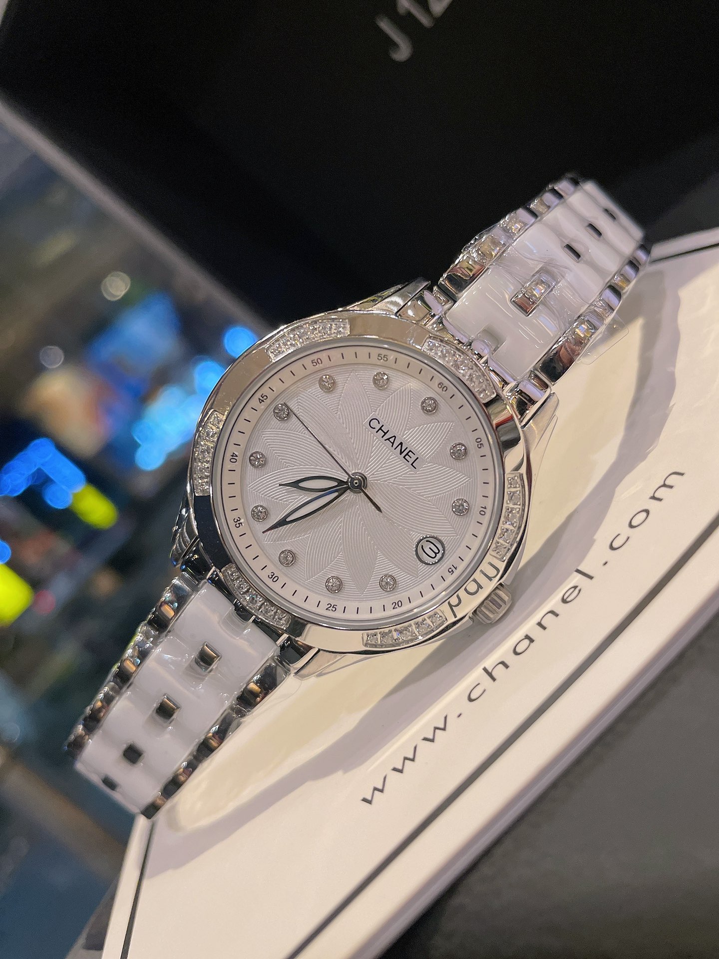 💰白460 金480🔰
热卖款！！香奈儿－CHANEL女神必备石英腕表 进口石英-3针机芯蓝宝石玻璃镜面316精钢镶钻表壳精钢结合陶瓷表带直径35mm 厚度10mm