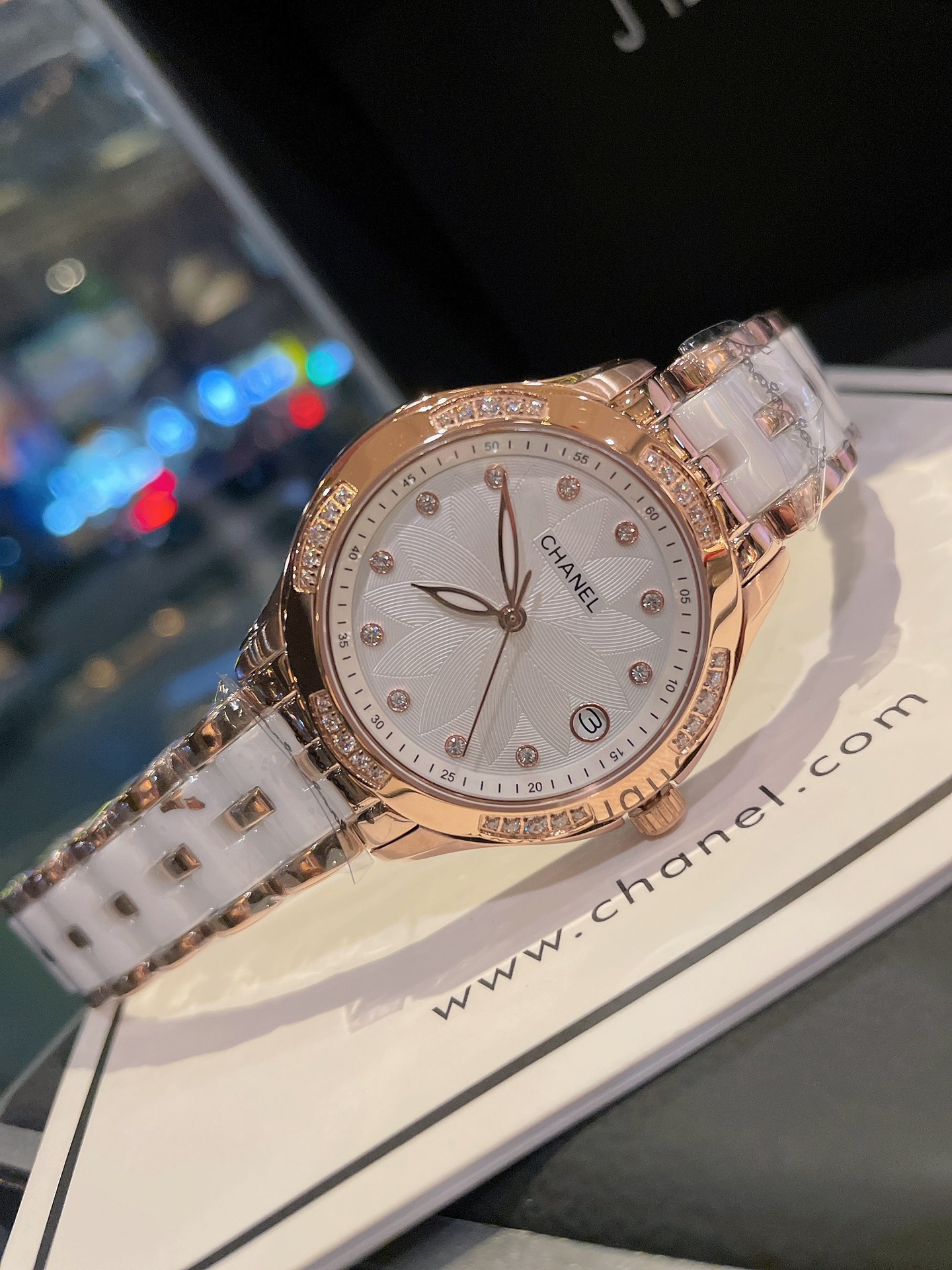 💰白460 金480🔰
热卖款！！香奈儿－CHANEL女神必备石英腕表 进口石英-3针机芯蓝宝石玻璃镜面316精钢镶钻表壳精钢结合陶瓷表带直径35mm 厚度10mm