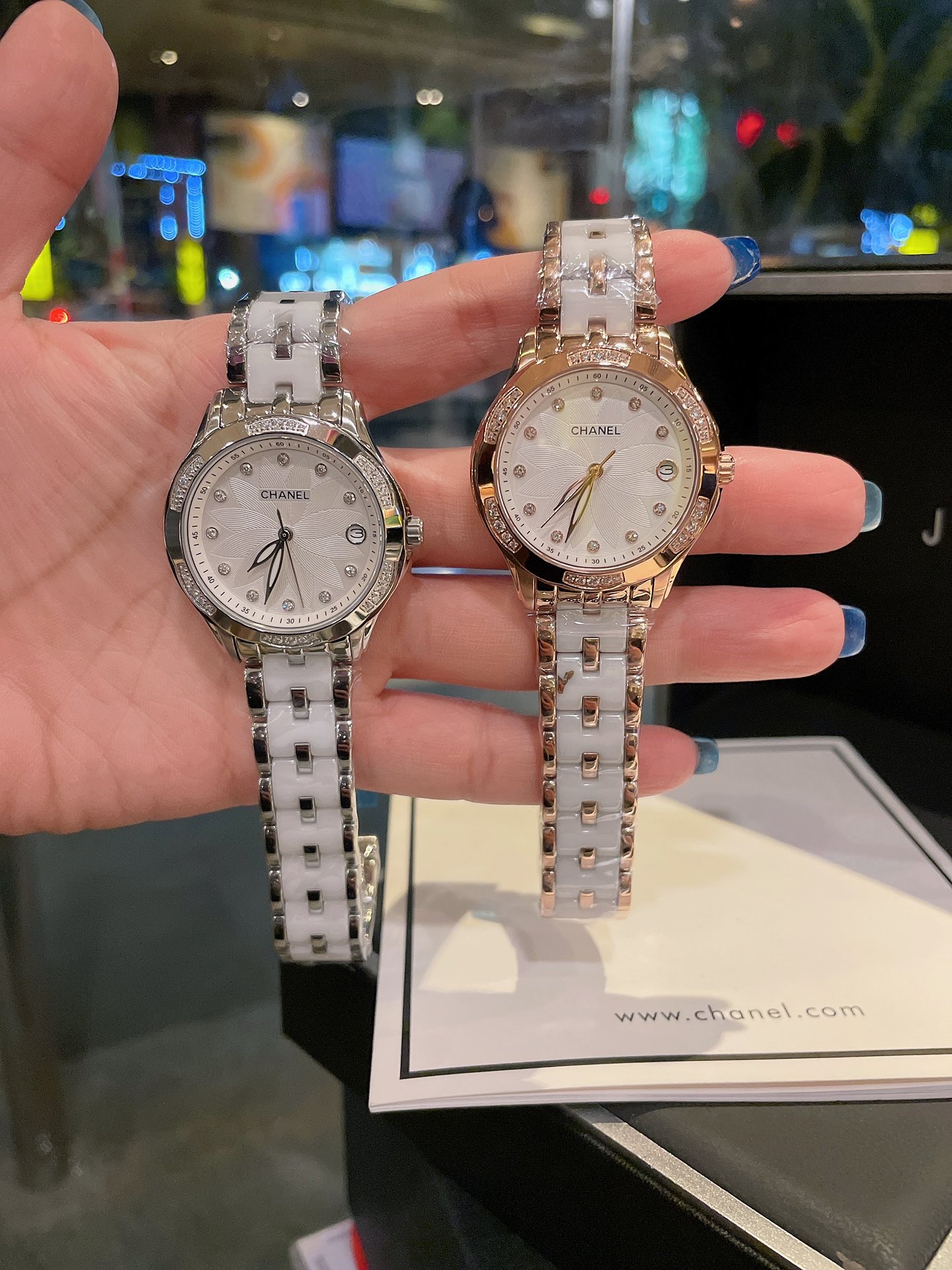 💰白460 金480🔰
热卖款！！香奈儿－CHANEL女神必备石英腕表 进口石英-3针机芯蓝宝石玻璃镜面316精钢镶钻表壳精钢结合陶瓷表带直径35mm 厚度10mm