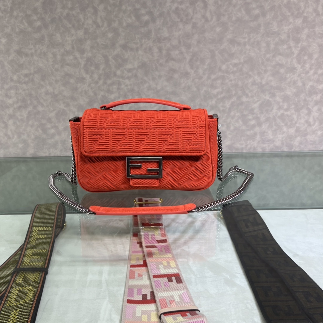 Fendi Iconic Baguette Taschen Handtaschen Rot Silber Netzgewebe Vintage