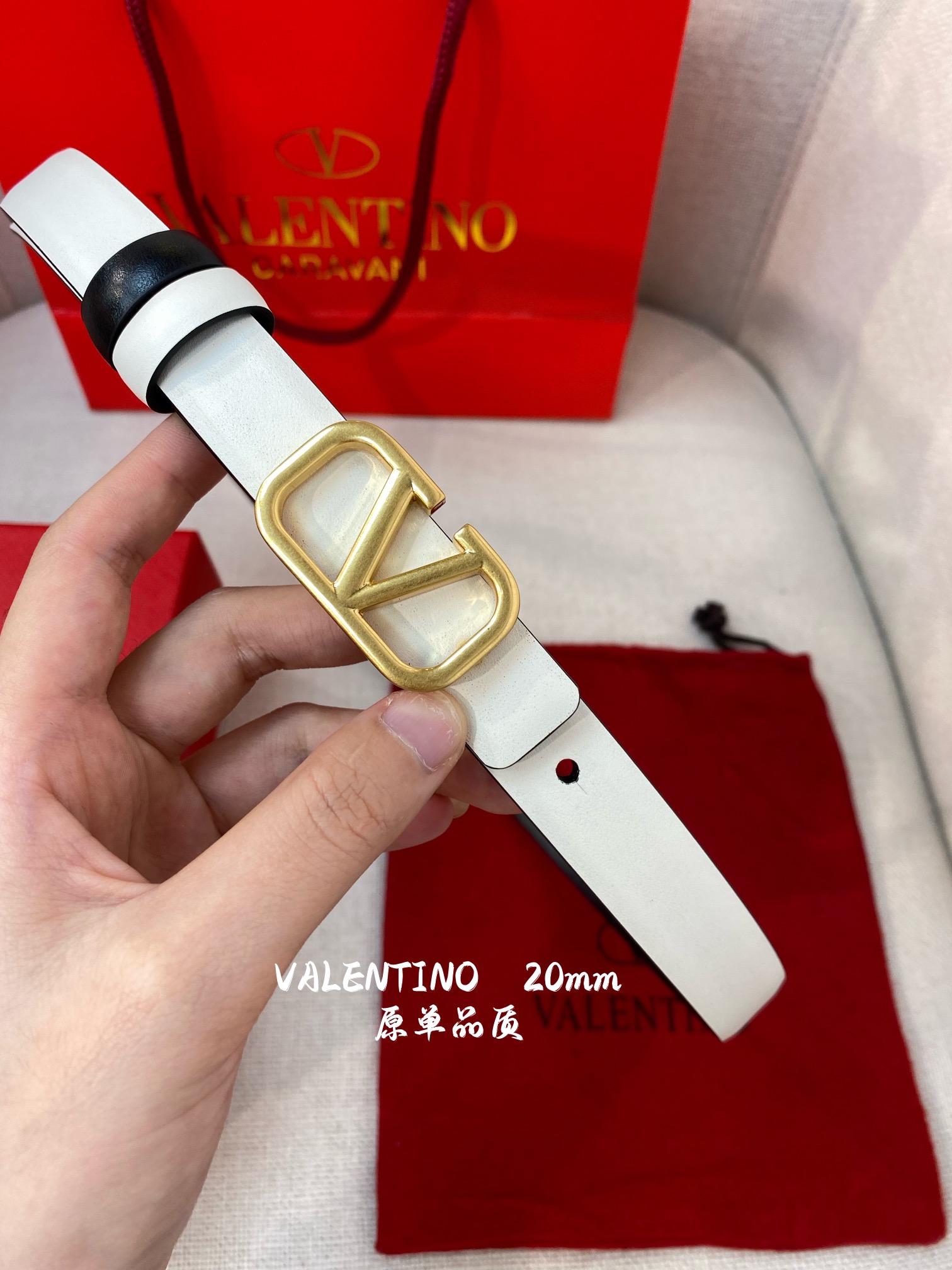  💫华伦天奴20mm经典款双面色一带两用款 双面头层牛皮腰带搭配华伦精品镂空扣，华丽优雅