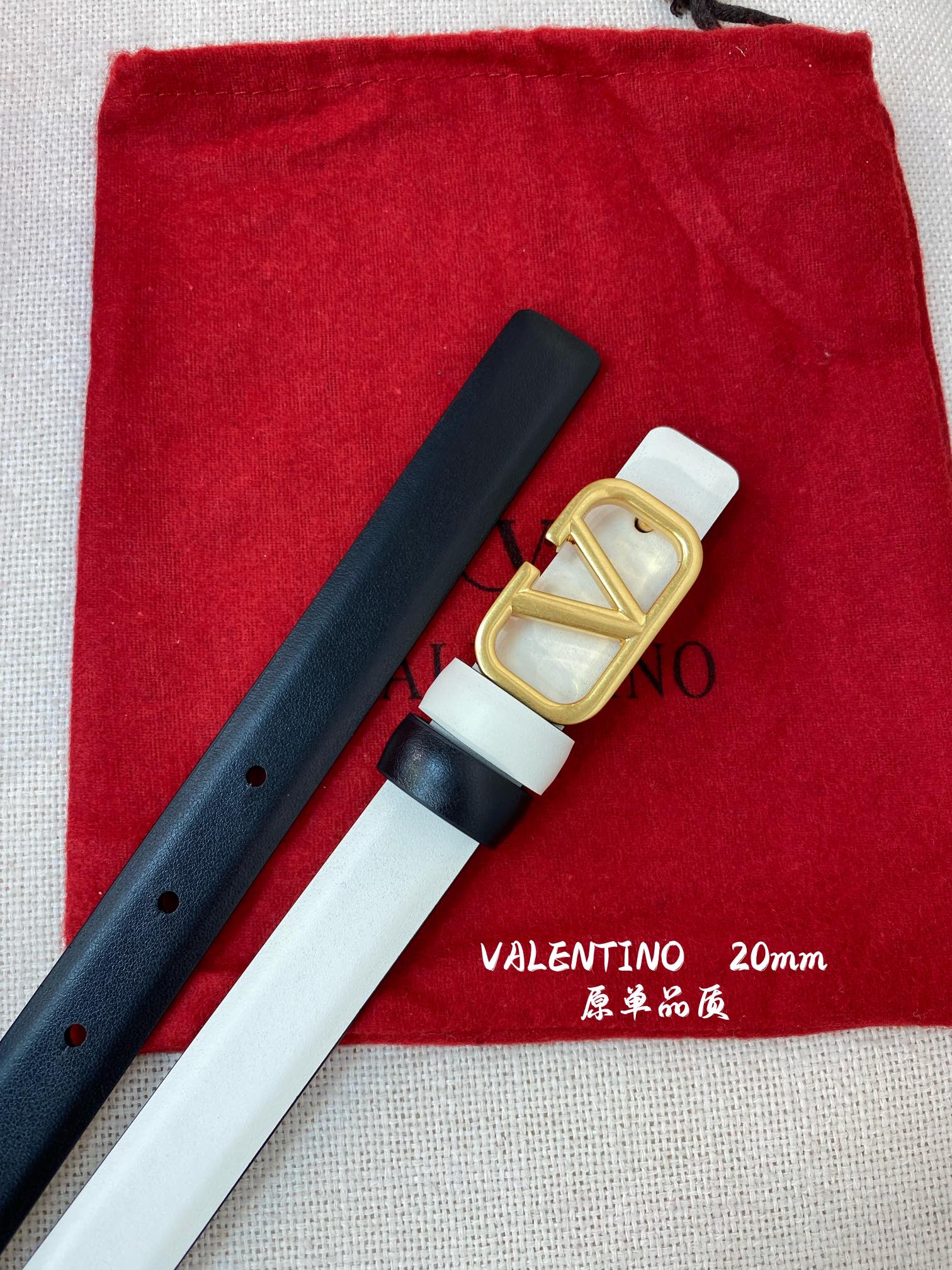  💫华伦天奴20mm经典款双面色一带两用款 双面头层牛皮腰带搭配华伦精品镂空扣，华丽优雅