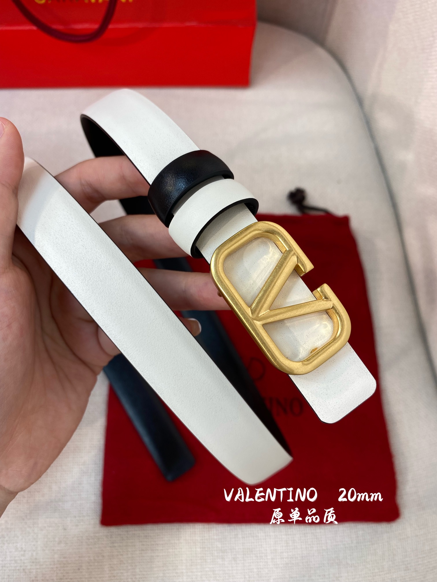  💫华伦天奴20mm经典款双面色一带两用款 双面头层牛皮腰带搭配华伦精品镂空扣，华丽优雅
