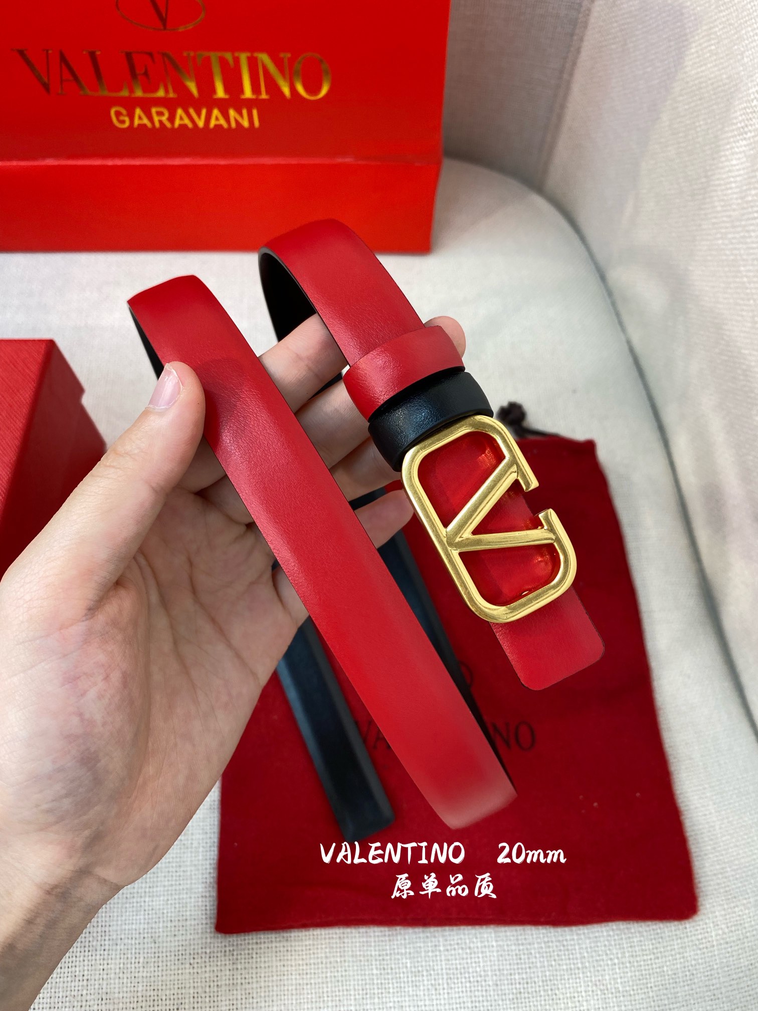  💫华伦天奴20mm经典款双面色一带两用款 双面头层牛皮腰带搭配华伦精品镂空扣，华丽优雅