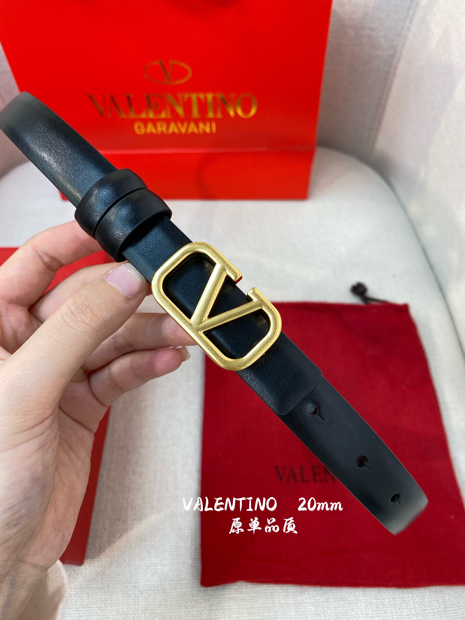  💫华伦天奴20mm经典款双面色一带两用款 双面头层牛皮腰带搭配华伦精品镂空扣，华丽优雅