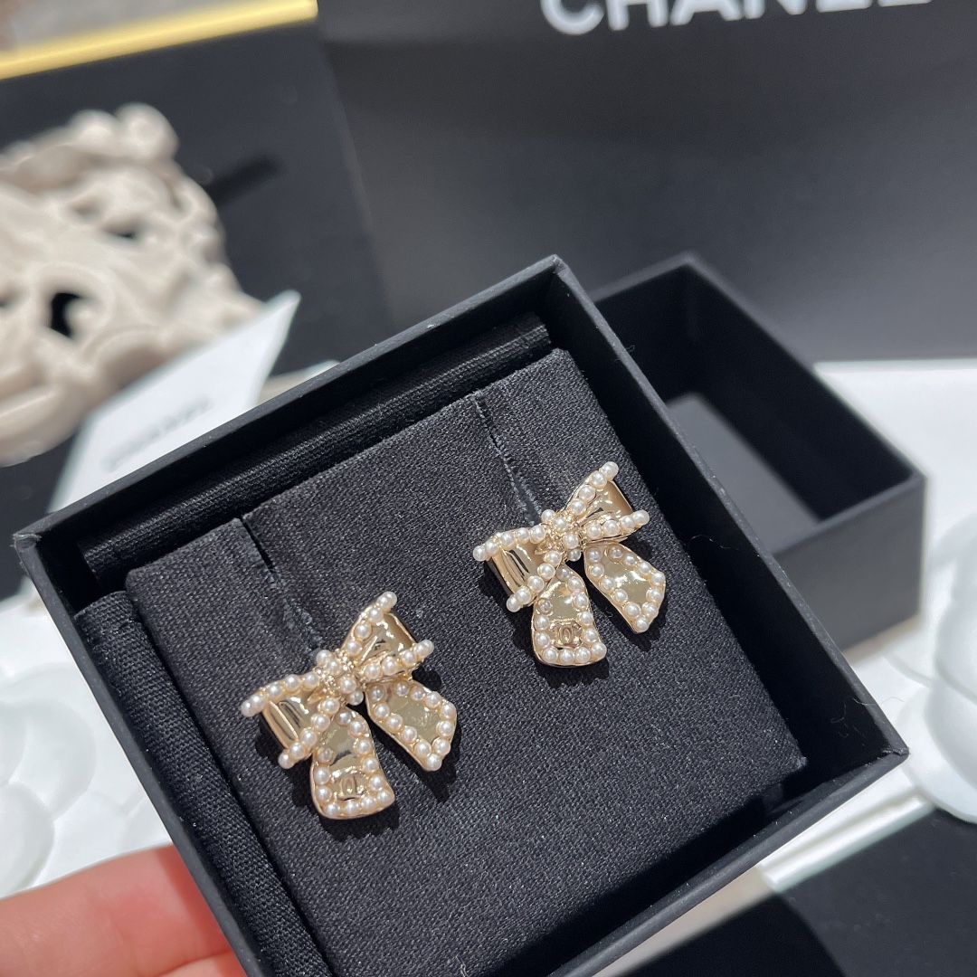 NO:111772,No. XED0068 22 spring and summer bow earrings, designed for pearls, so cute and delicate, jewelry fine19860909编号XED0068 香22春夏蝴蝶结耳钉 边边为珍珠设计 好可爱秀气,饰品精品,Jewelry