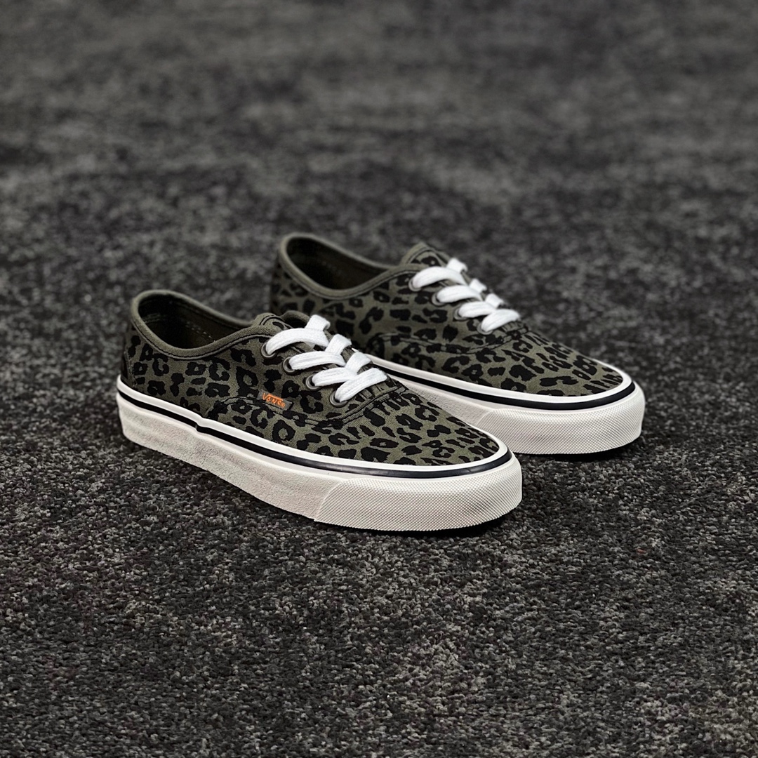 G0 小红书热门款全网寻找这款神仙配色 Vans Authentic 44DX 范斯官方 军绿豹纹安纳海姆低帮硫化板鞋 整双鞋颜值爆表 古典国风更显气质 上脚超显干净 回头率超高 气质upupup