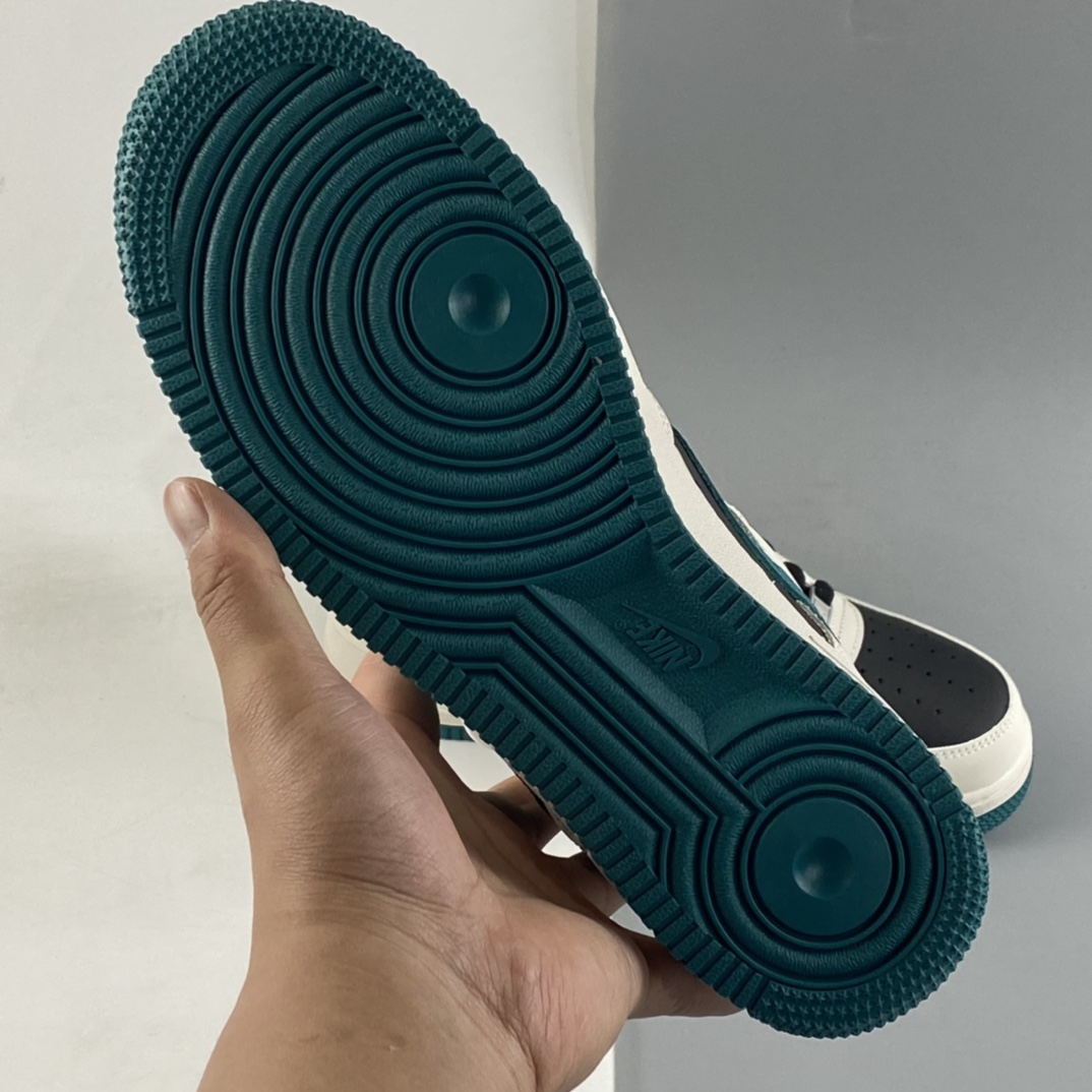 P240 NIKE Air Force 1’07 Low 黑白绿空军一号板鞋 BS8872-023