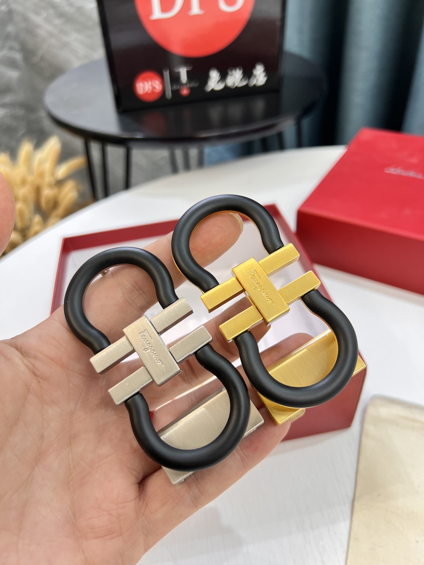 菲拉格慕皮带 8字腐蚀花纹 五金 精钢制作 爆款在现 意大利进口鹿皮制作