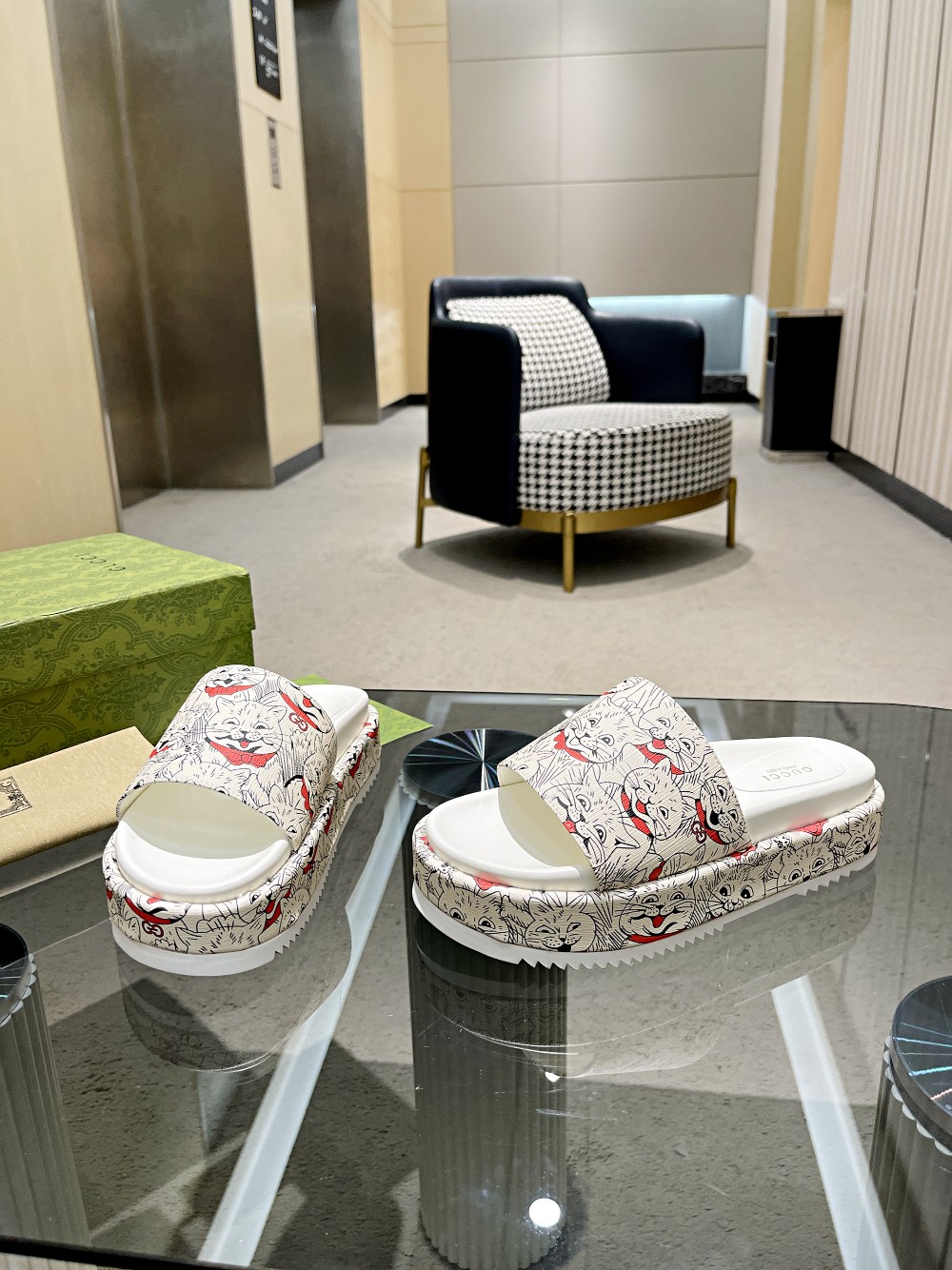 Gucci Limited Edition Platform Slides with Cat Print - Comfortable & Stylish 6 a1647106695535 5362