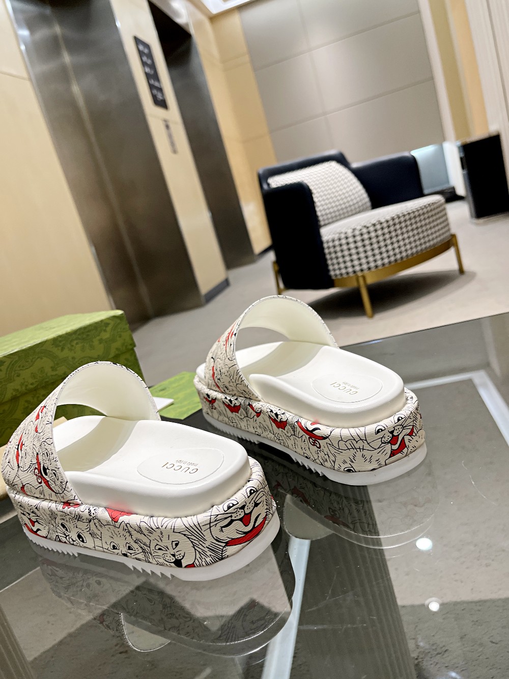 Gucci Limited Edition Platform Slides with Cat Print - Comfortable & Stylish 7 a1647106695685 4311