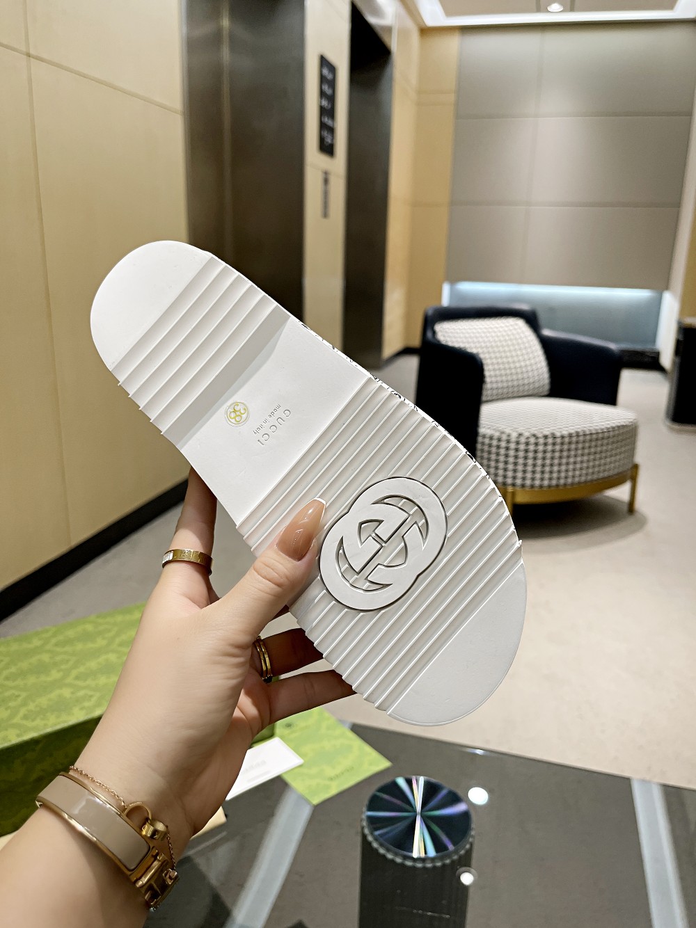 Gucci Limited Edition Platform Slides with Cat Print - Comfortable & Stylish 10 a1647106696056 5805