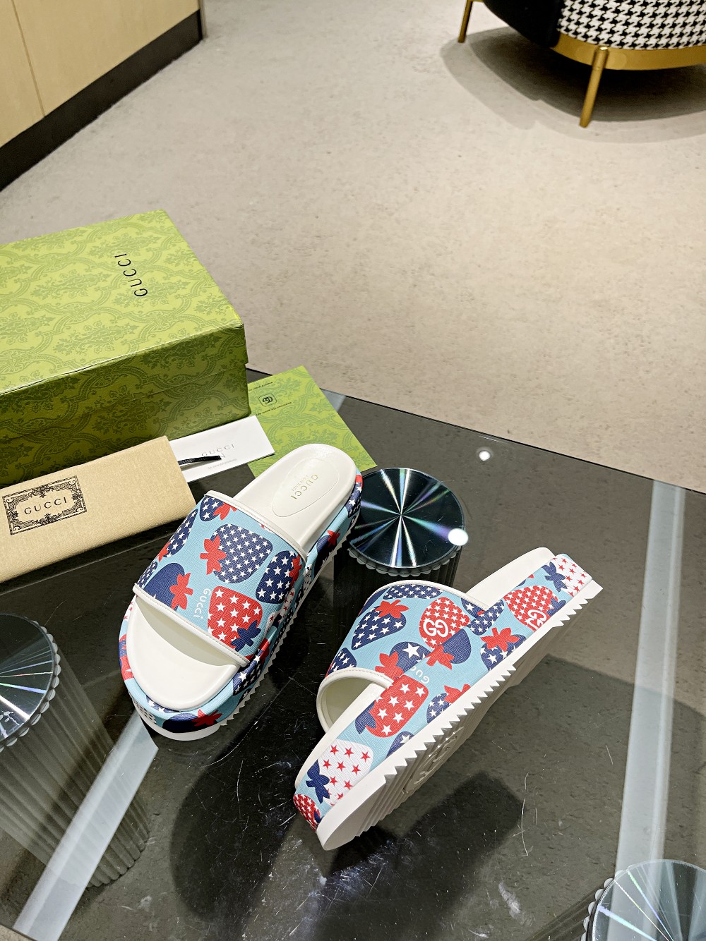 Gucci Limited Edition Platform Slides with Strawberry Print 4 a1647106727331 5861